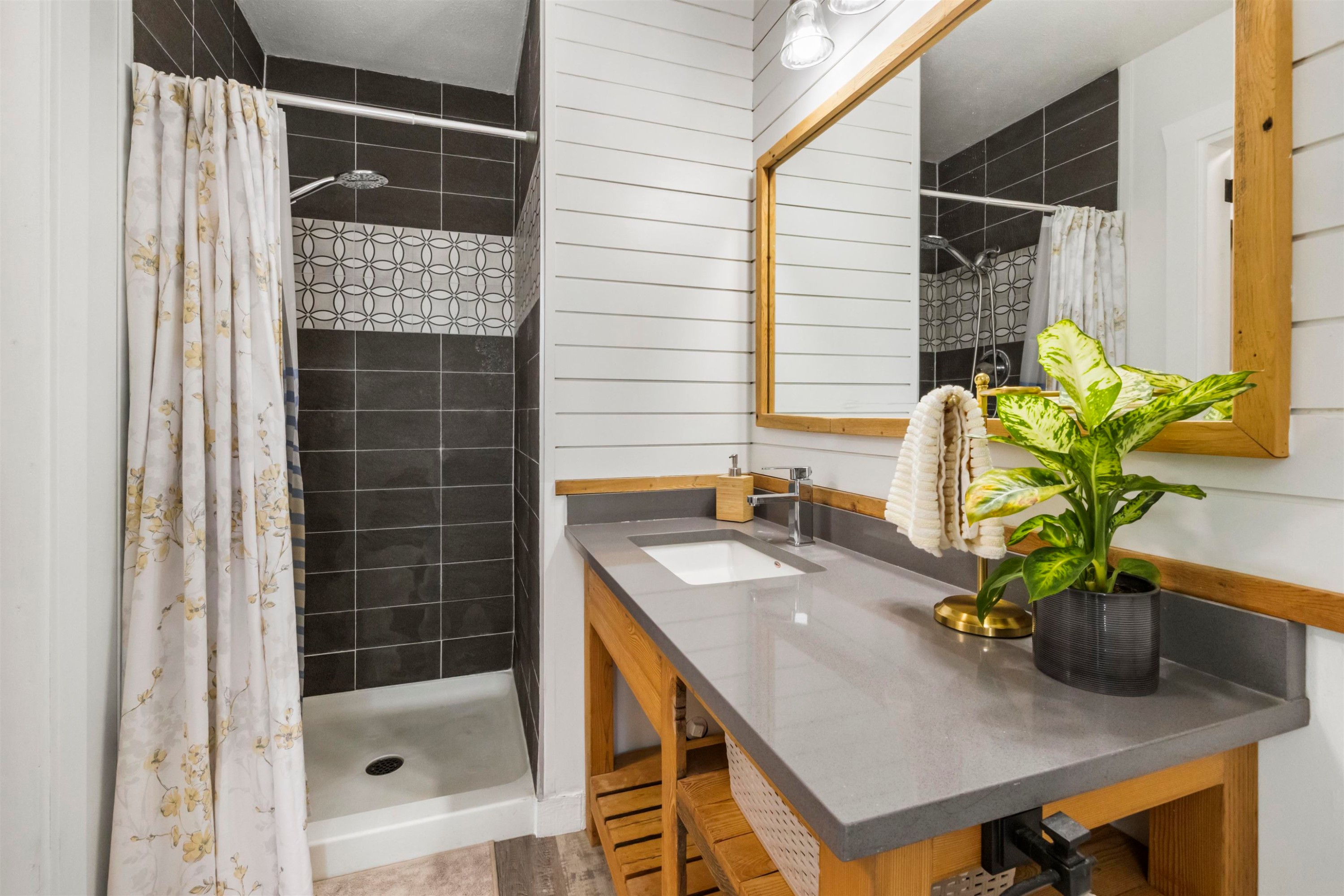 









15336


112

Avenue,
Surrey,




BC
V3R 8Y8

