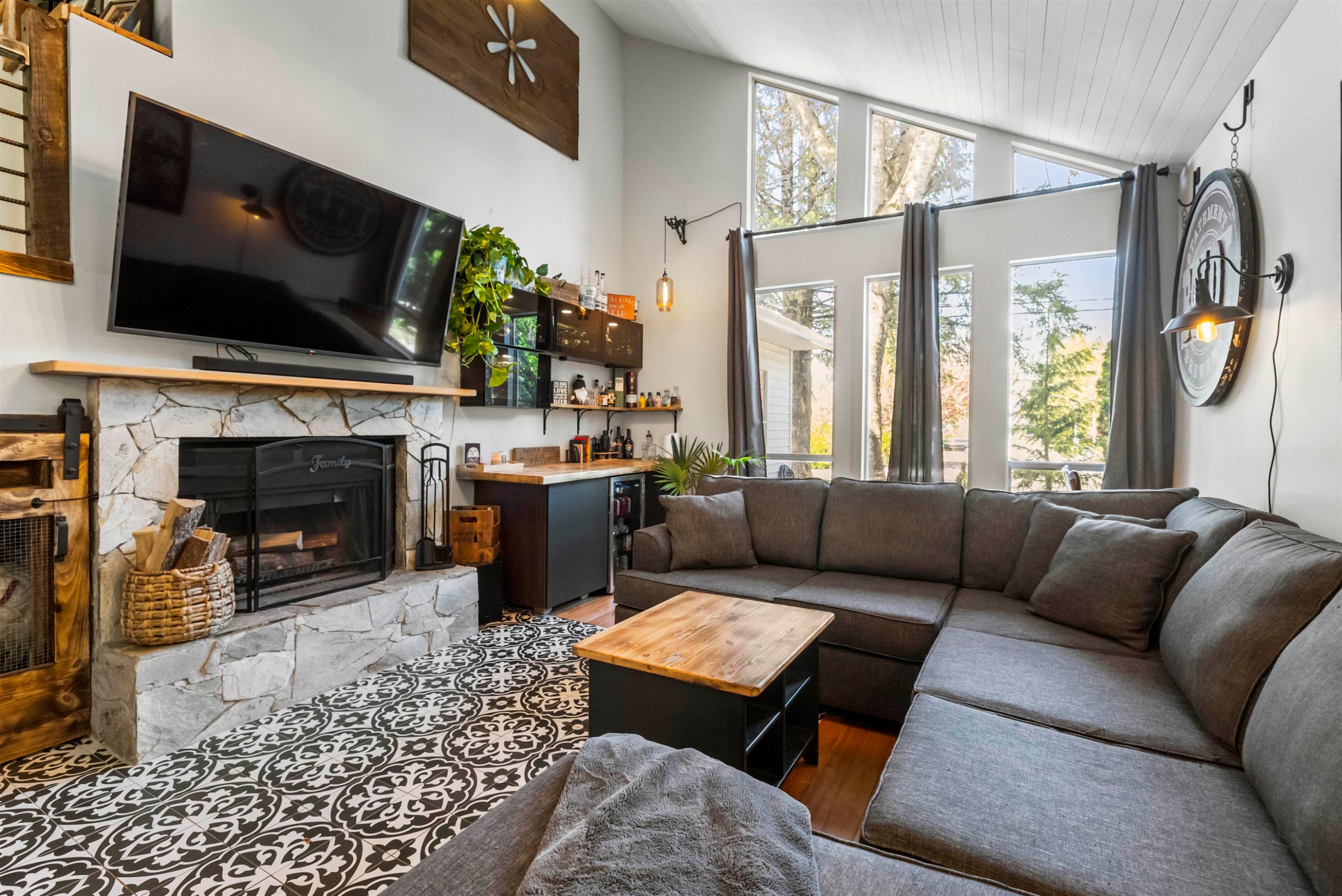 









15336


112

Avenue,
Surrey,




BC
V3R 8Y8

