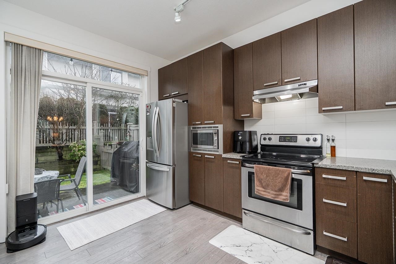 









14838


61

Avenue, 9,
Surrey,




BC
V3S 2P3


