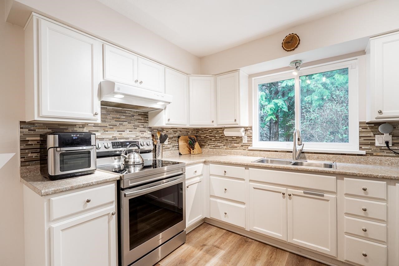 









15429


90

Avenue,
Surrey,




BC
V3R 9J5


