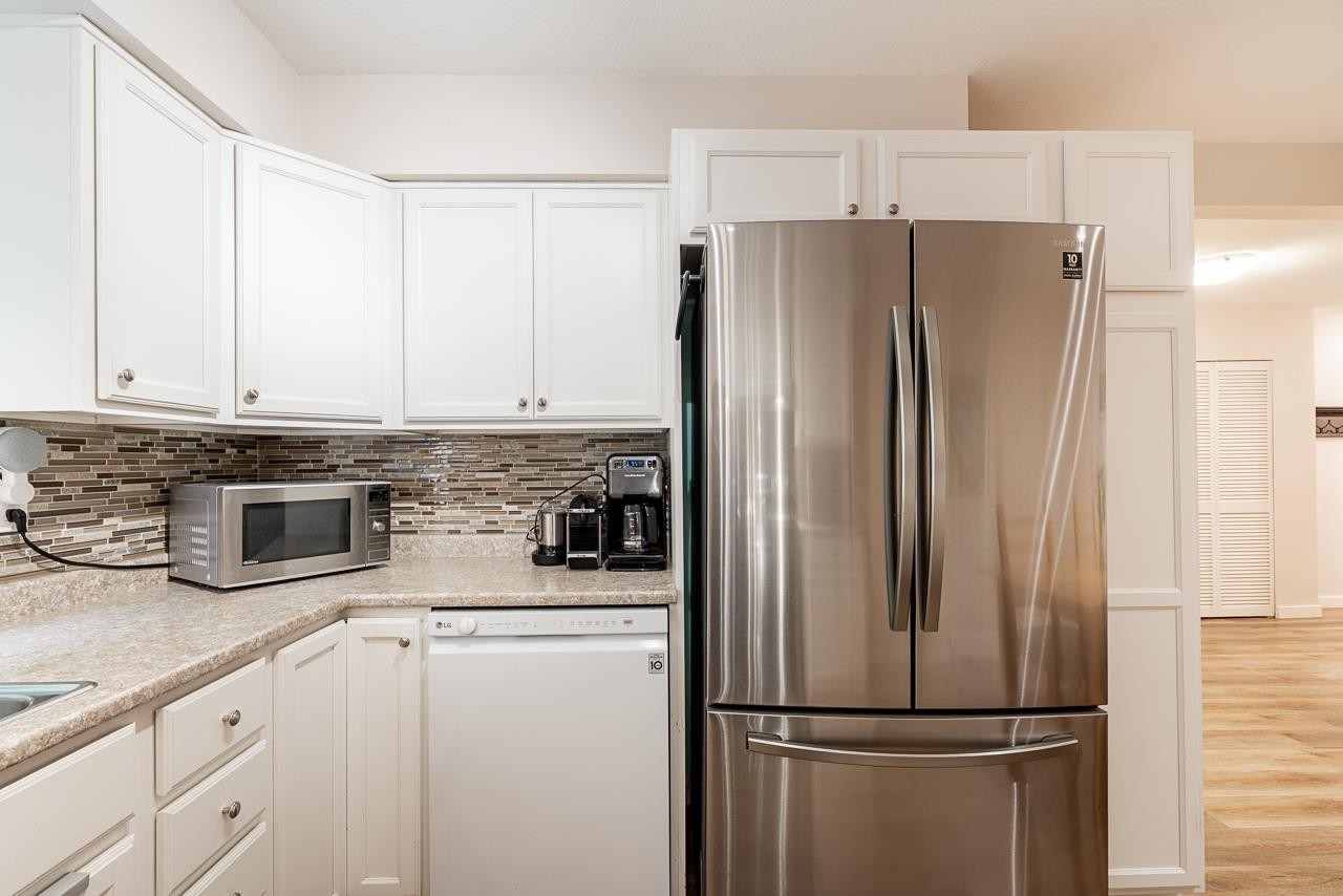 









15429


90

Avenue,
Surrey,




BC
V3R 9J5

