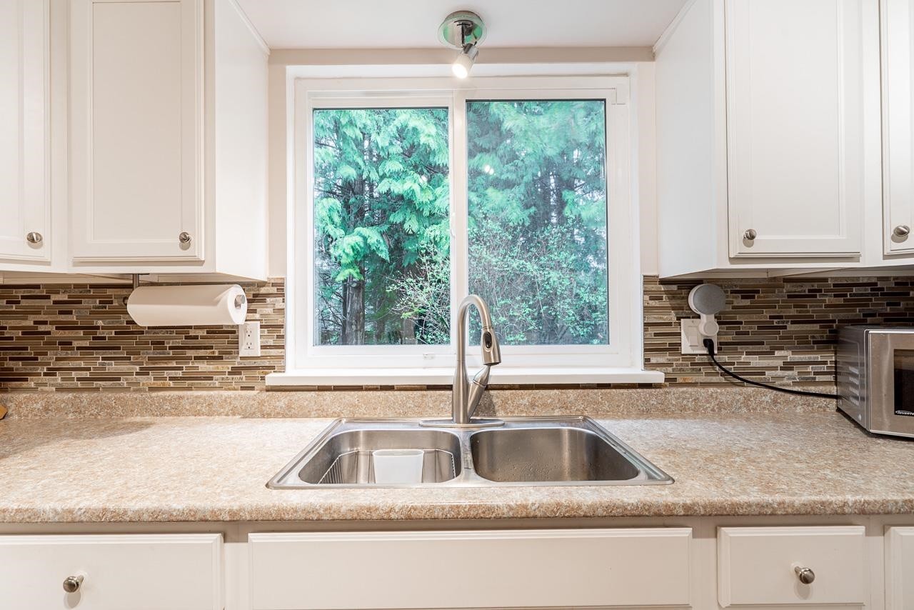 









15429


90

Avenue,
Surrey,




BC
V3R 9J5

