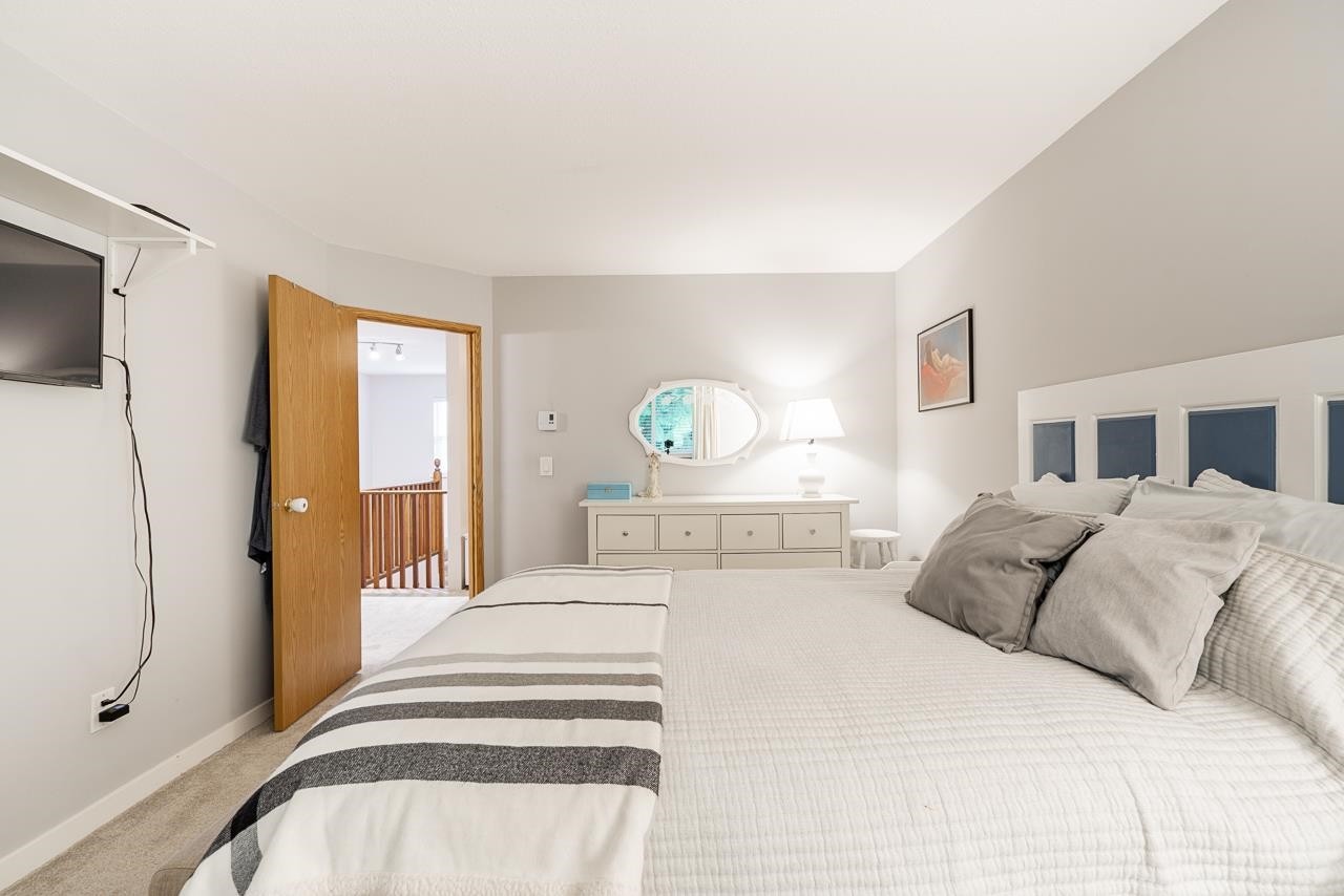 









15429


90

Avenue,
Surrey,




BC
V3R 9J5


