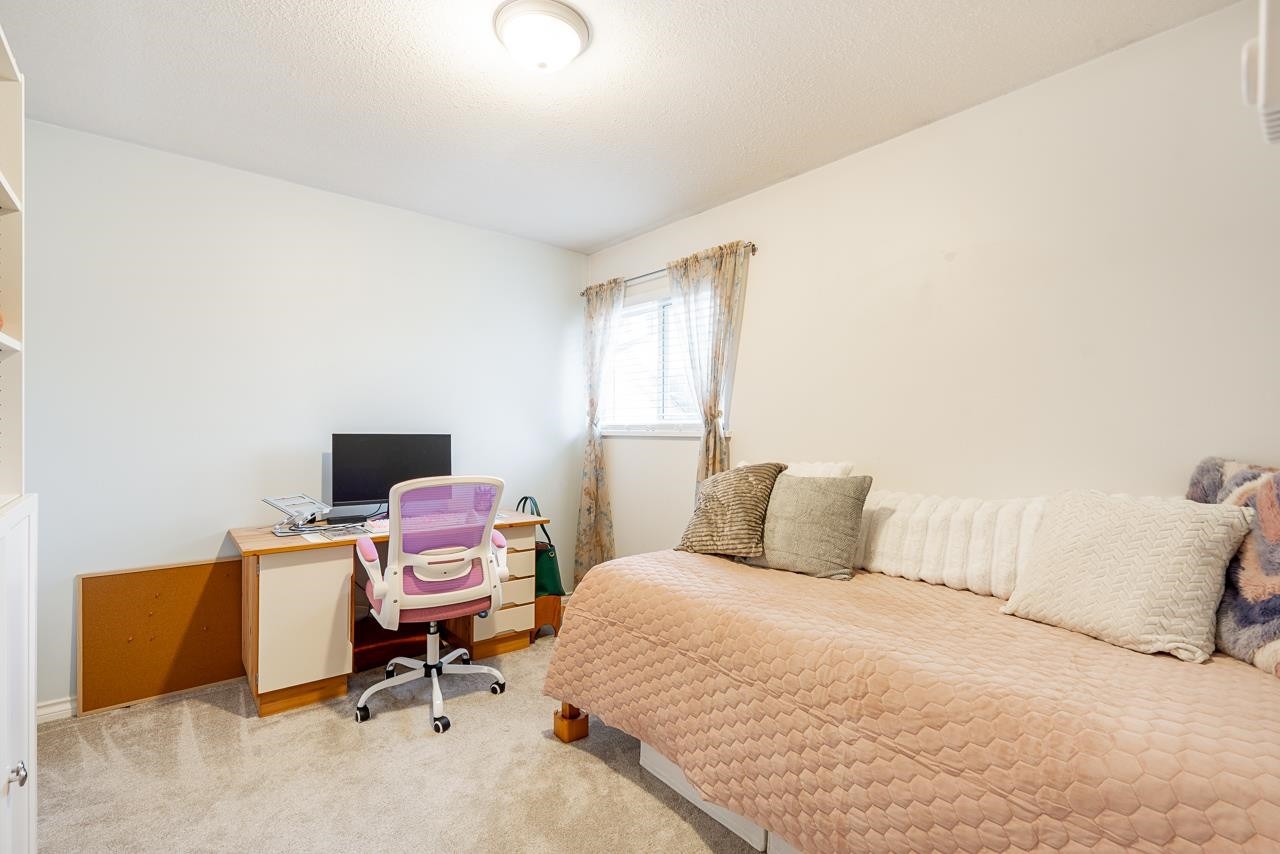 









15429


90

Avenue,
Surrey,




BC
V3R 9J5

