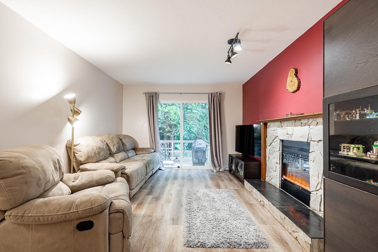 









15429


90

Avenue,
Surrey,




BC
V3R 9J5

