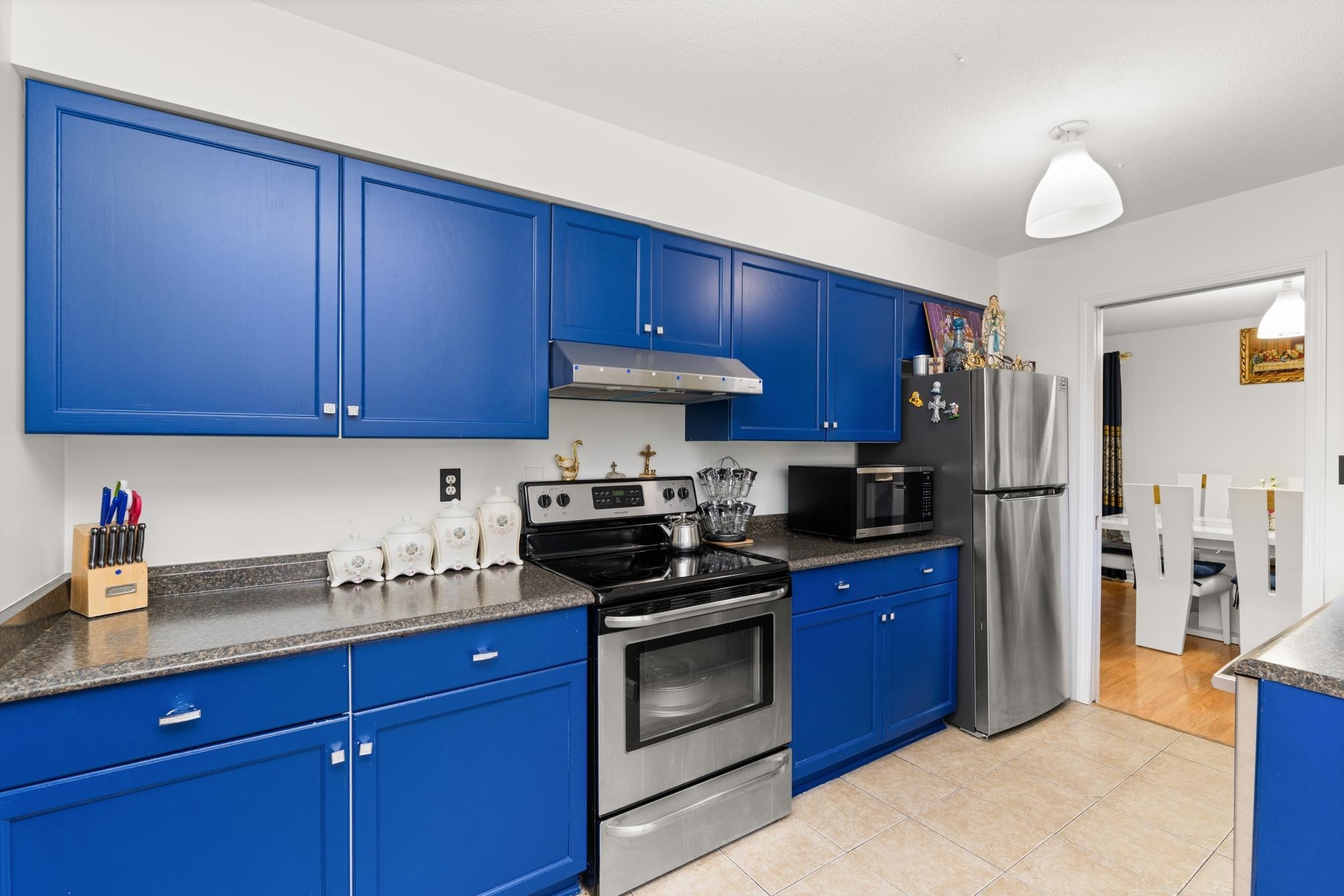 









14861


98

Avenue, 123,
Surrey,




BC
V3R 9Z8

