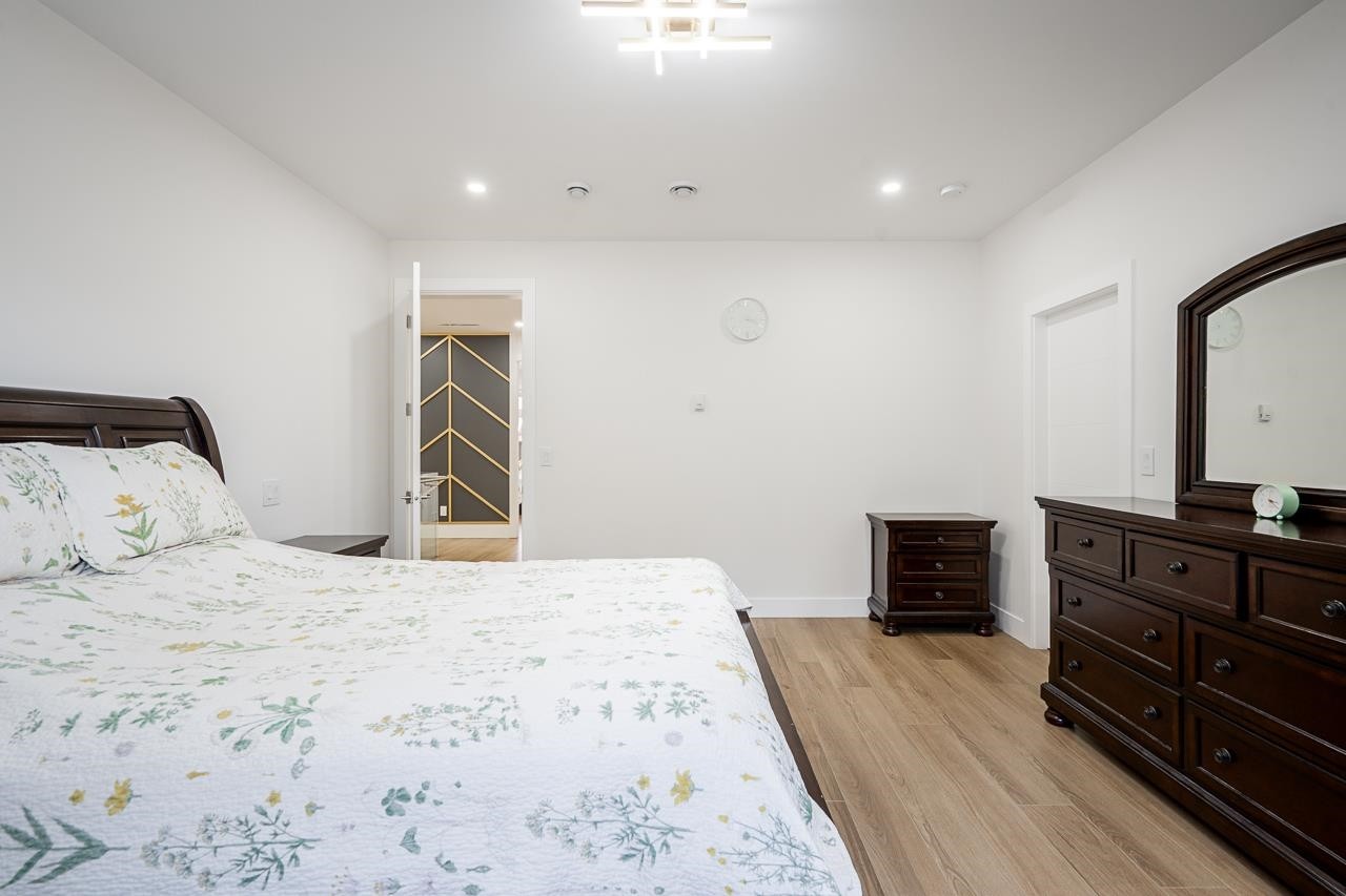 









13548


58a

Avenue,
Surrey,




BC
V3X 1K8

