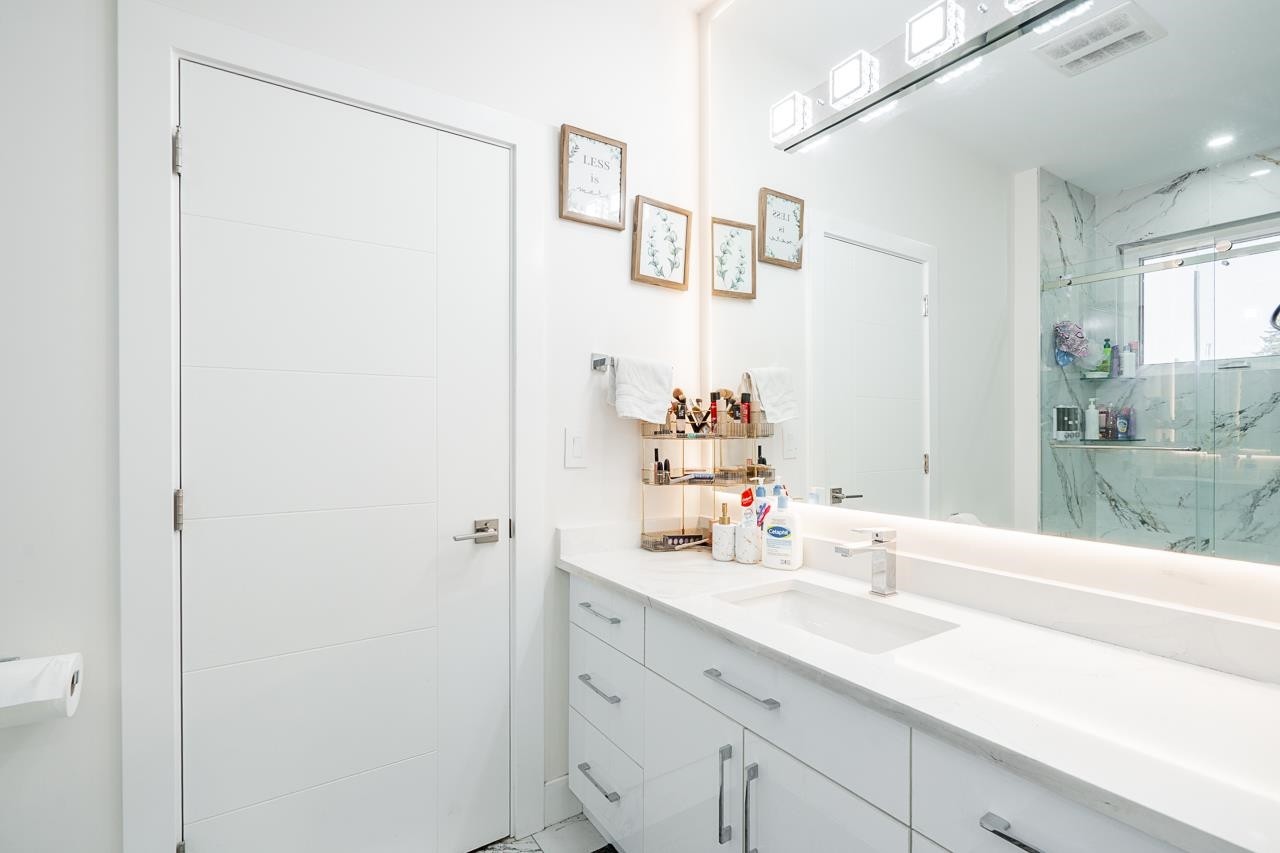 









13548


58a

Avenue,
Surrey,




BC
V3X 1K8

