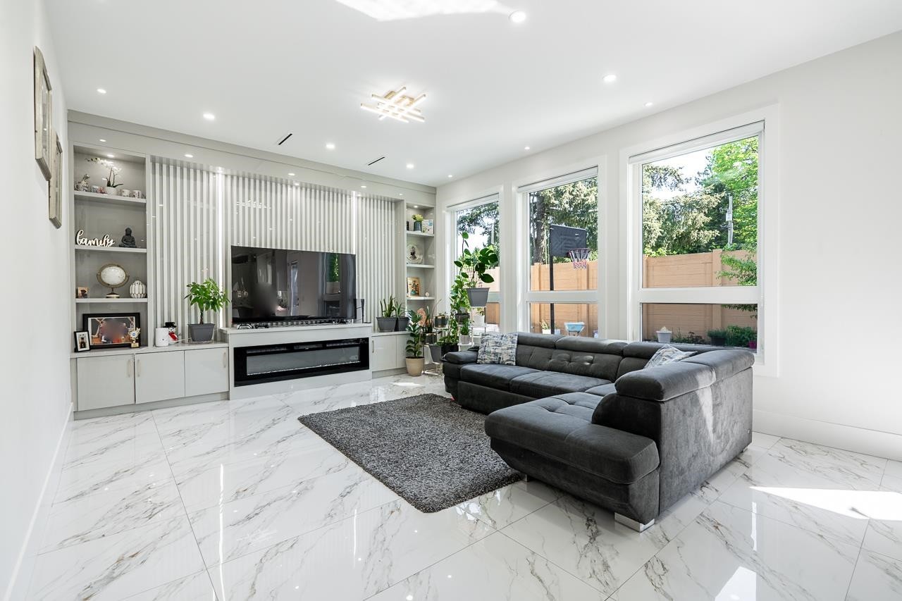 









13548


58a

Avenue,
Surrey,




BC
V3X 1K8

