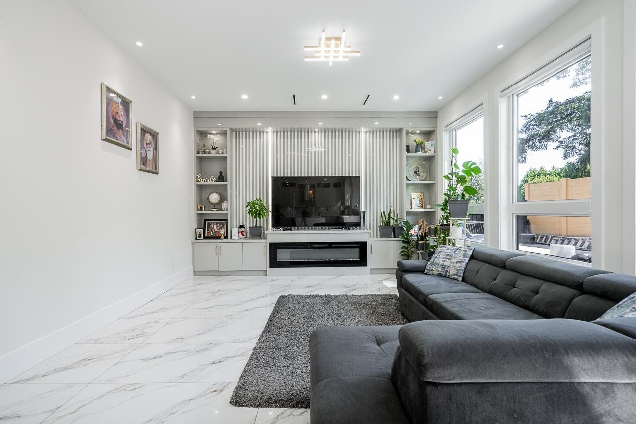 









13548


58a

Avenue,
Surrey,




BC
V3X 1K8

