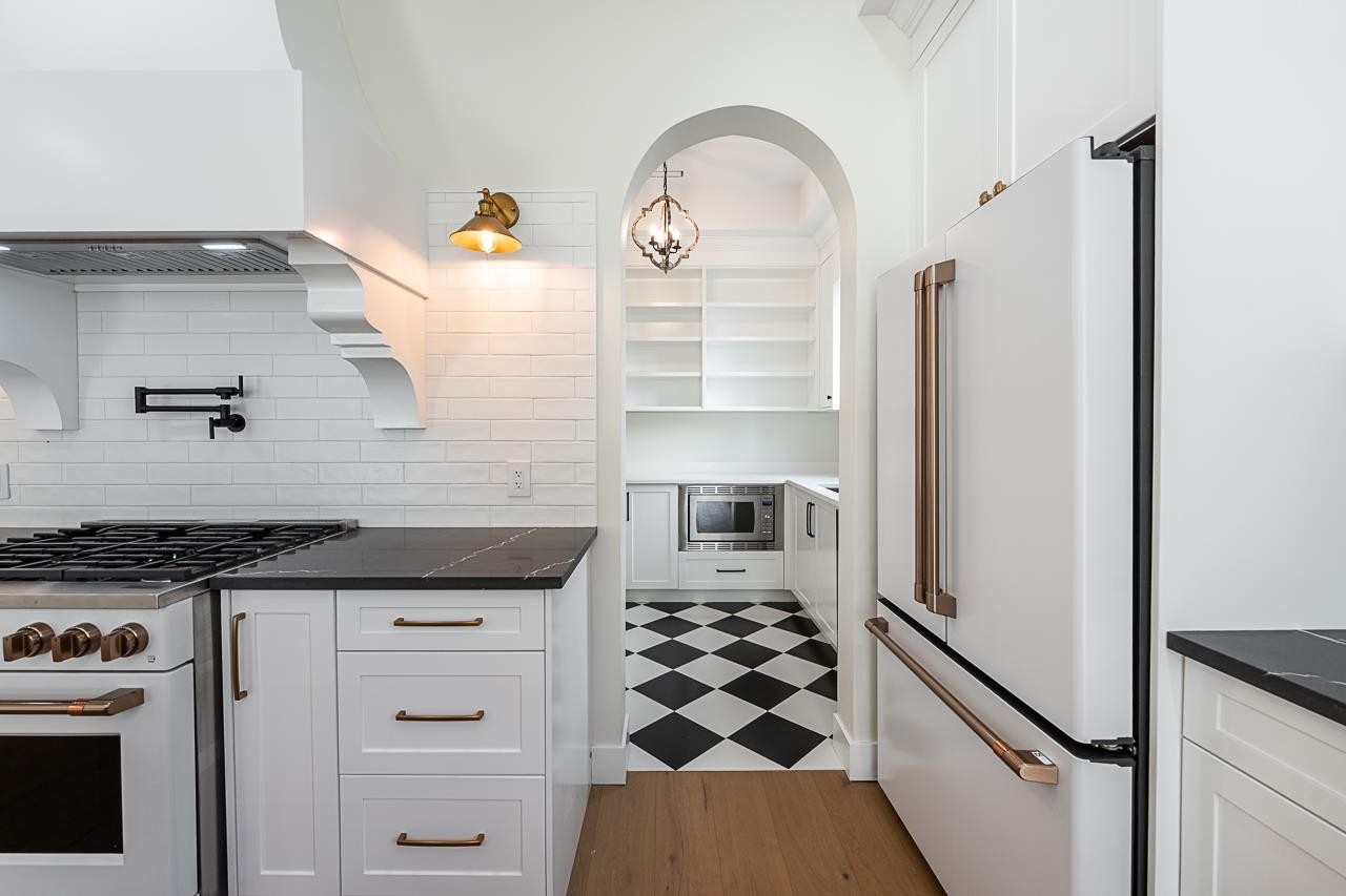 









23762


Old Yale

Road,
Langley,




BC
V2Z 2K4

