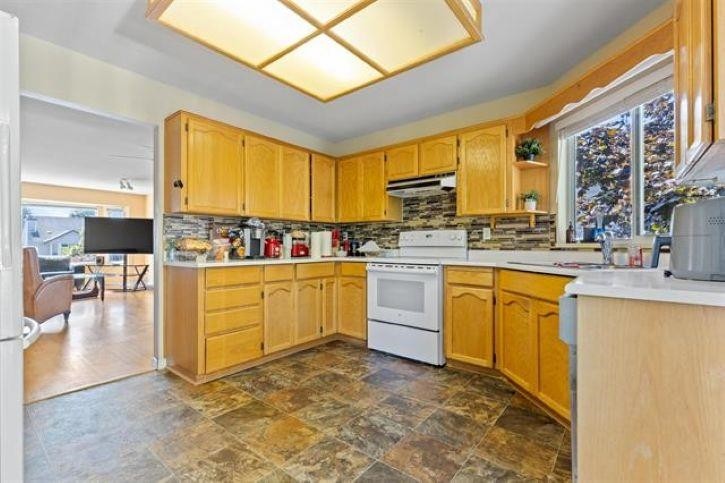 









14271


67

Avenue,
Surrey,




BC
V3W 0P5

