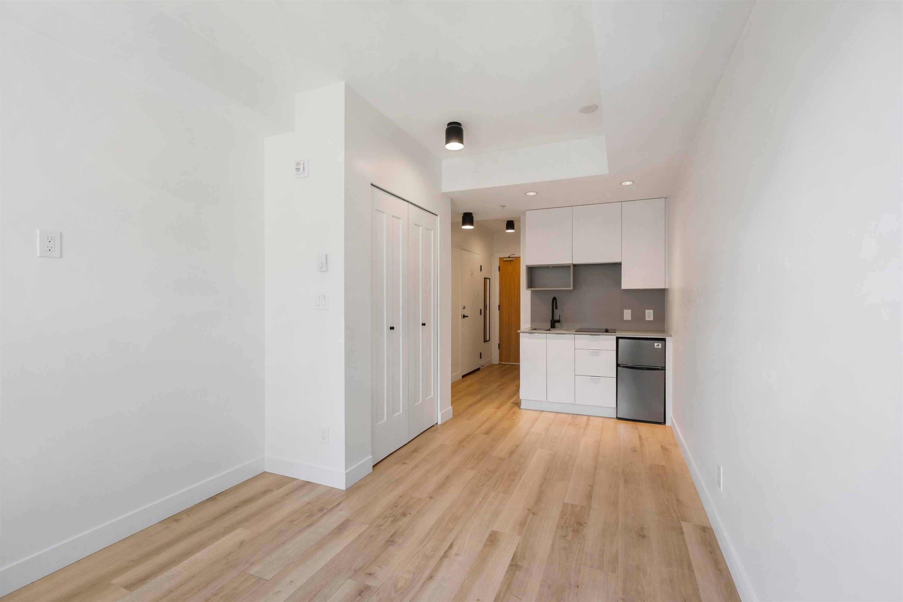 









2493


Montrose

Avenue, 416-417,
Abbotsford,




BC
V2S 3T2

