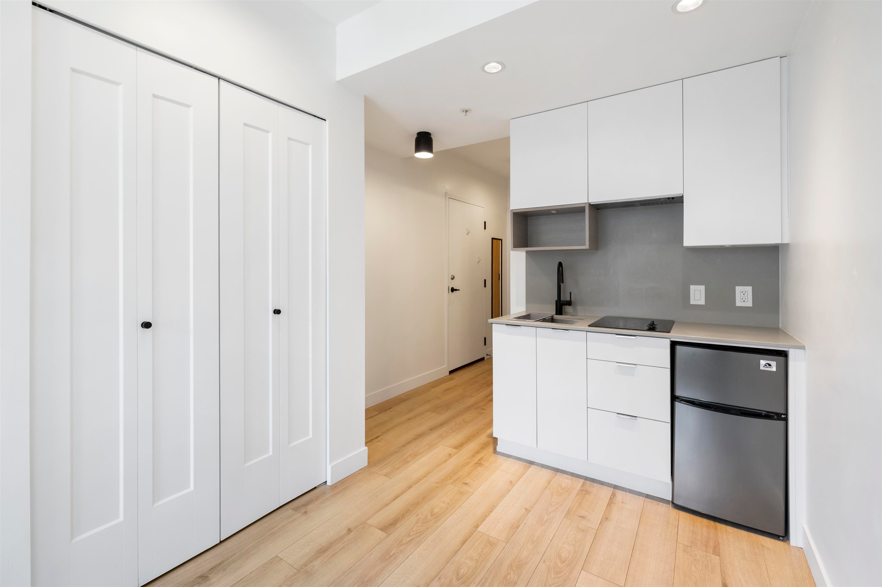 









2493


Montrose

Avenue, 416-417,
Abbotsford,




BC
V2S 3T2

