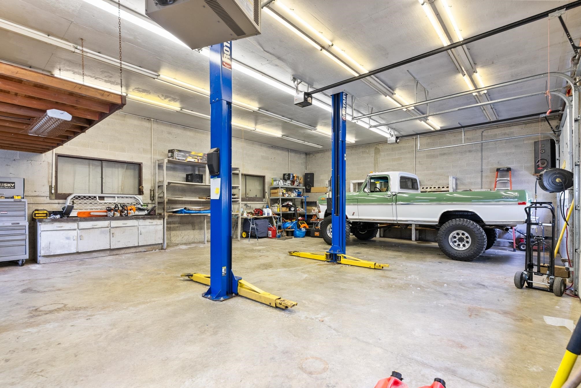 









21415


0

Avenue,
Langley,




BC
V2Z 1S6

