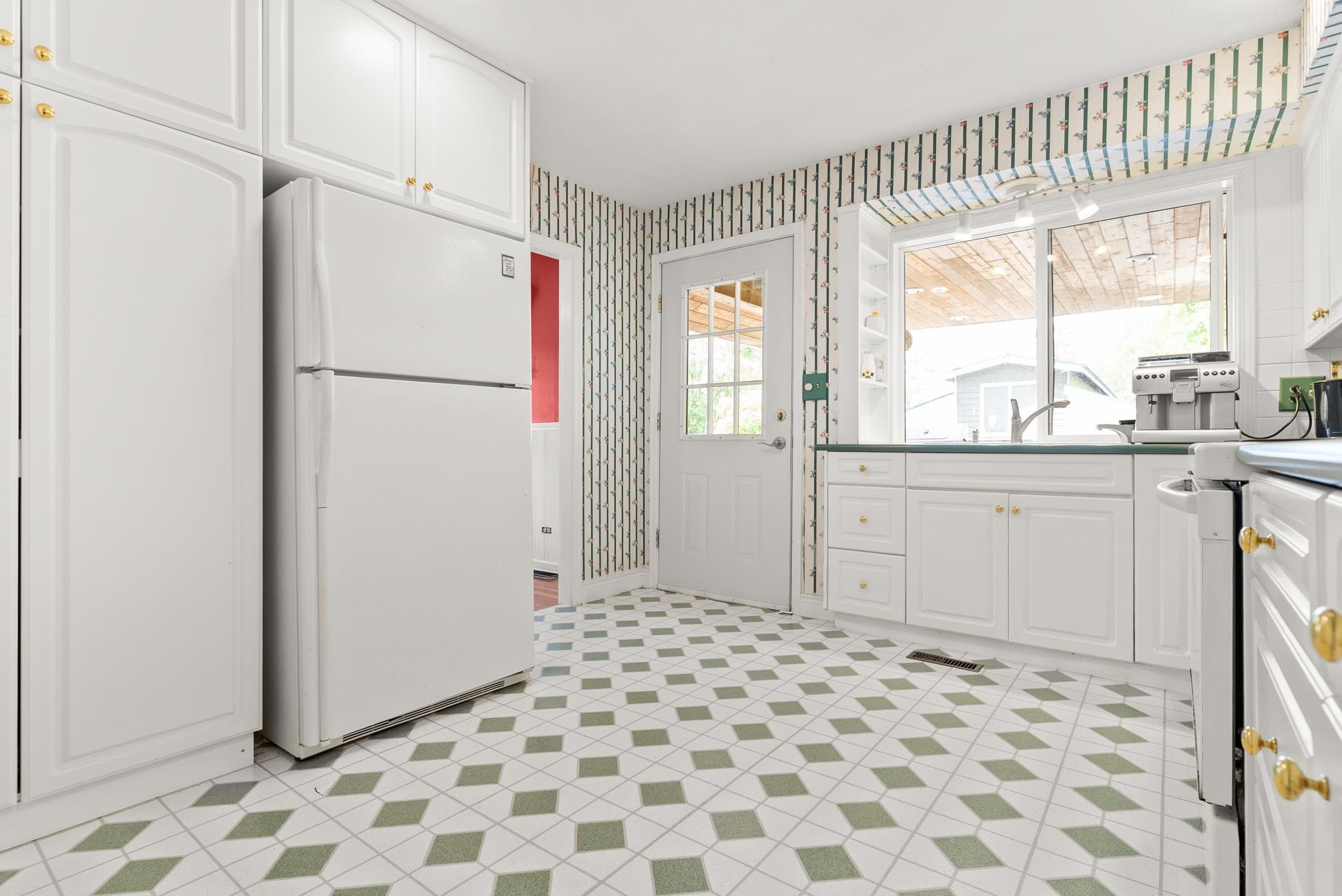 









21415


0

Avenue,
Langley,




BC
V2Z 1S6

