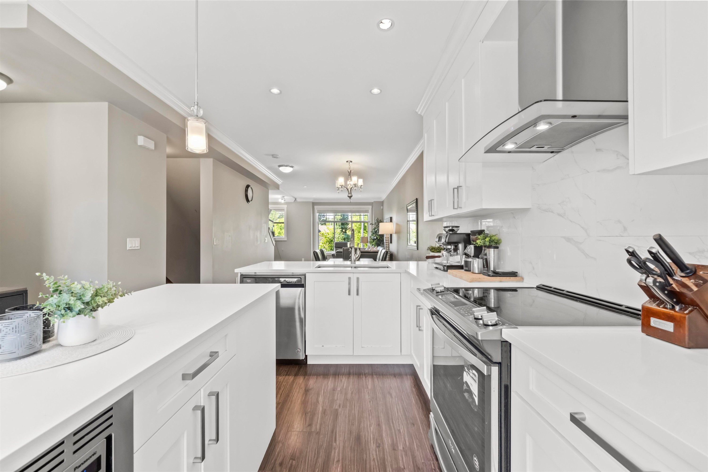 









13670


62

Avenue, 79,
Surrey,




BC
V3X 0H8

