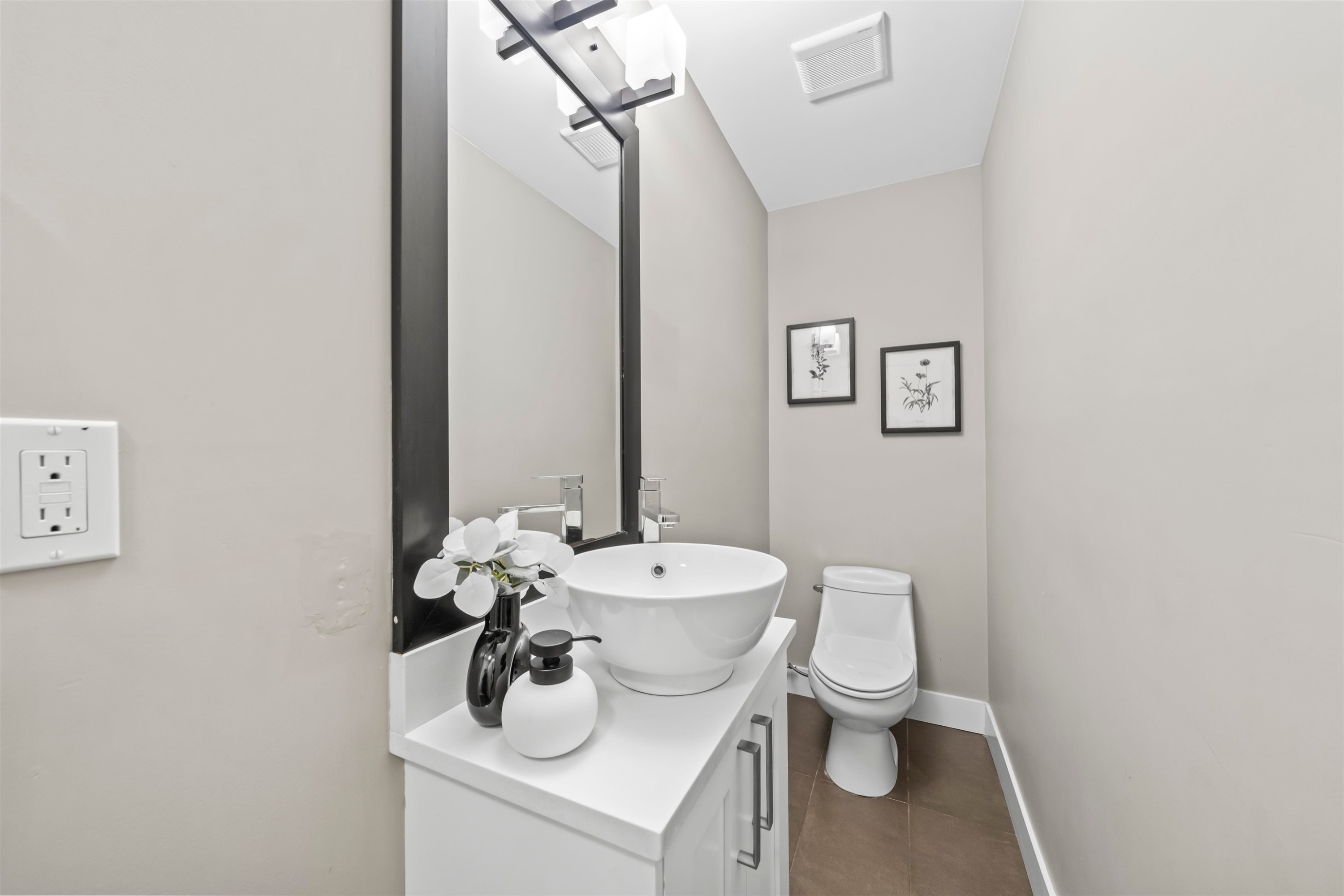 









13670


62

Avenue, 79,
Surrey,




BC
V3X 0H8


