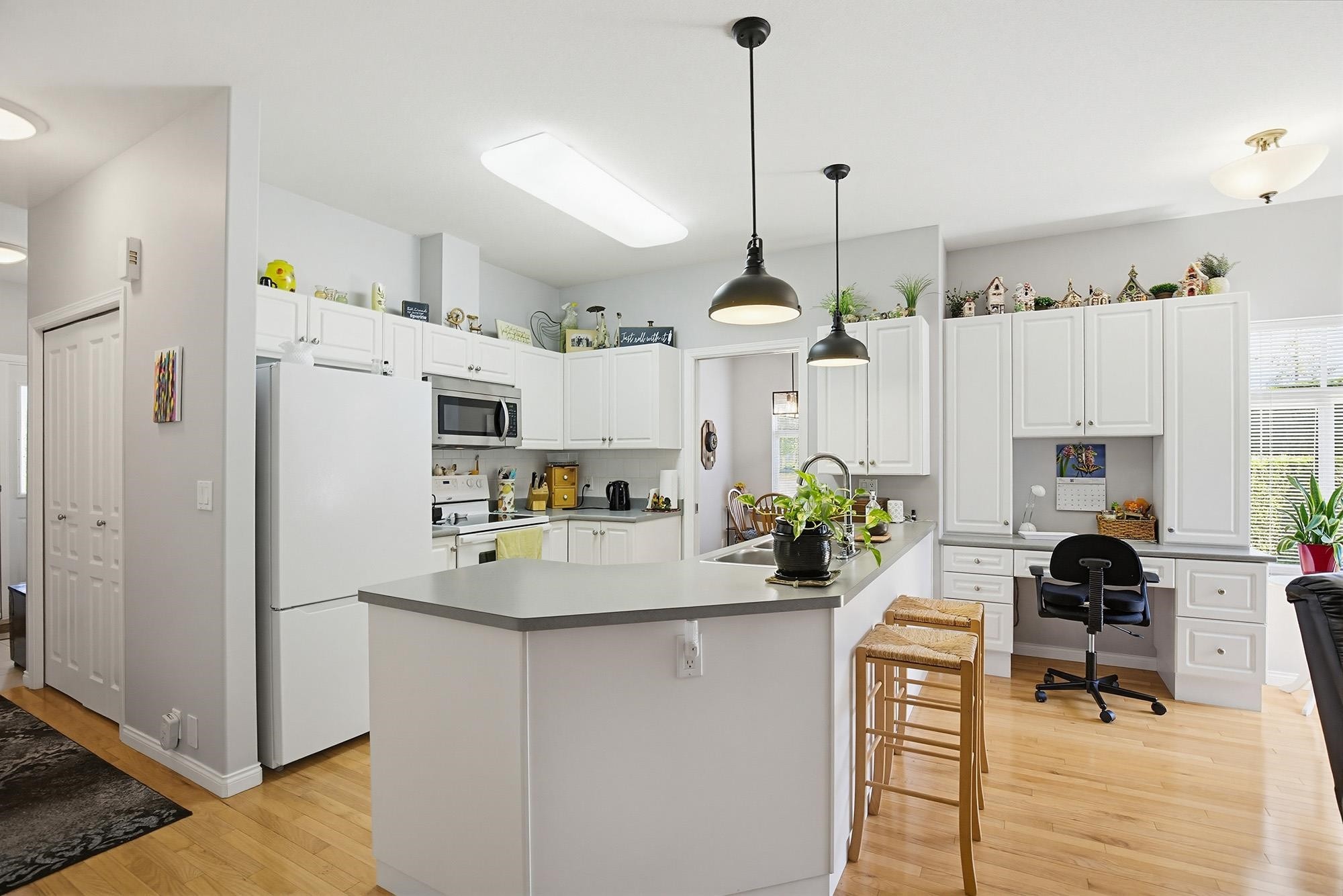 









33751


7

Avenue, 146,
Mission,




BC
V2V 7C2

