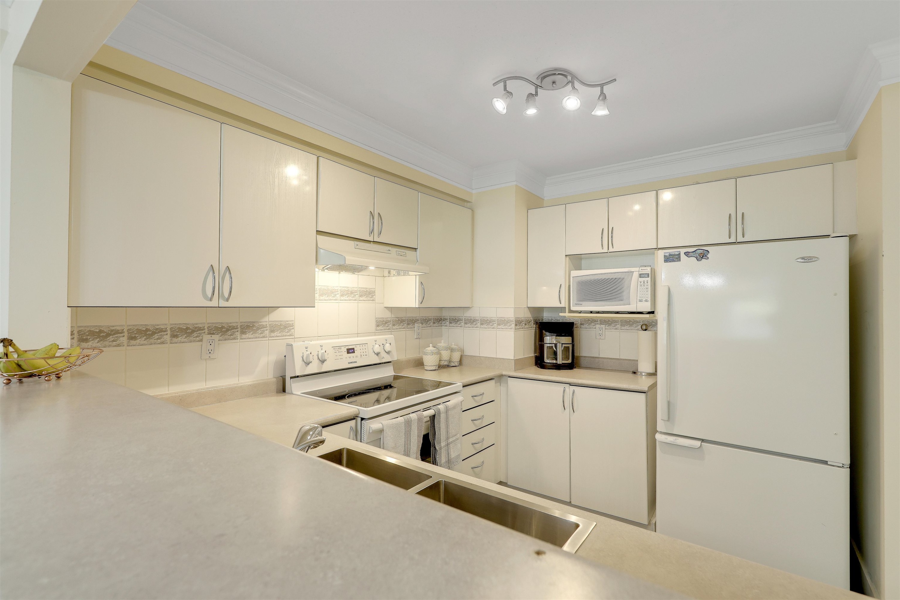 









6385


121

Street, 207,
Surrey,




BC
V3X 3K6

