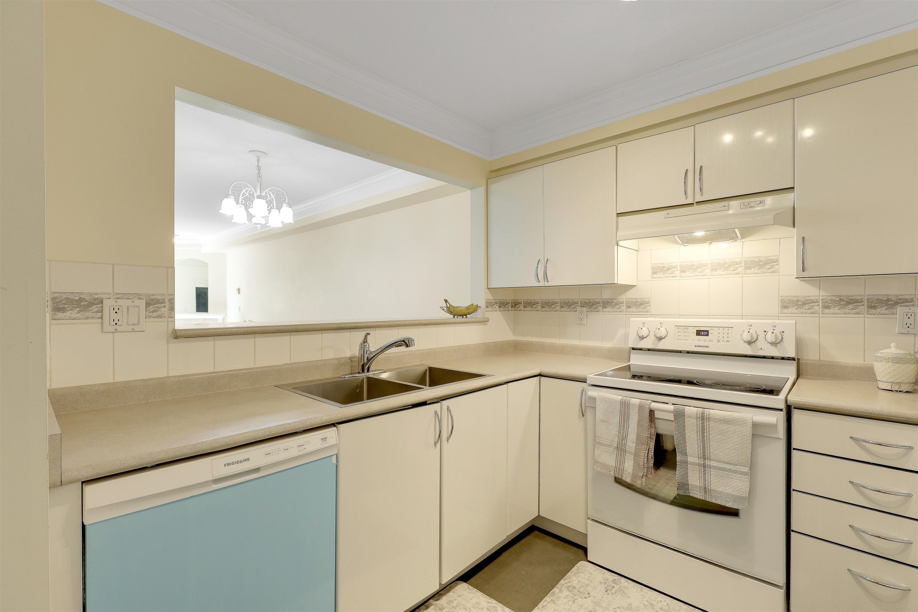 









6385


121

Street, 207,
Surrey,




BC
V3X 3K6

