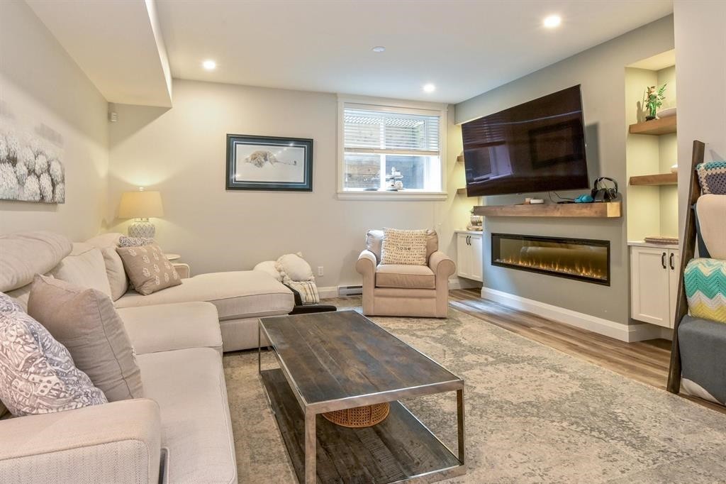 









4745


204a

Street,
Langley,




BC
V3A 0E7

