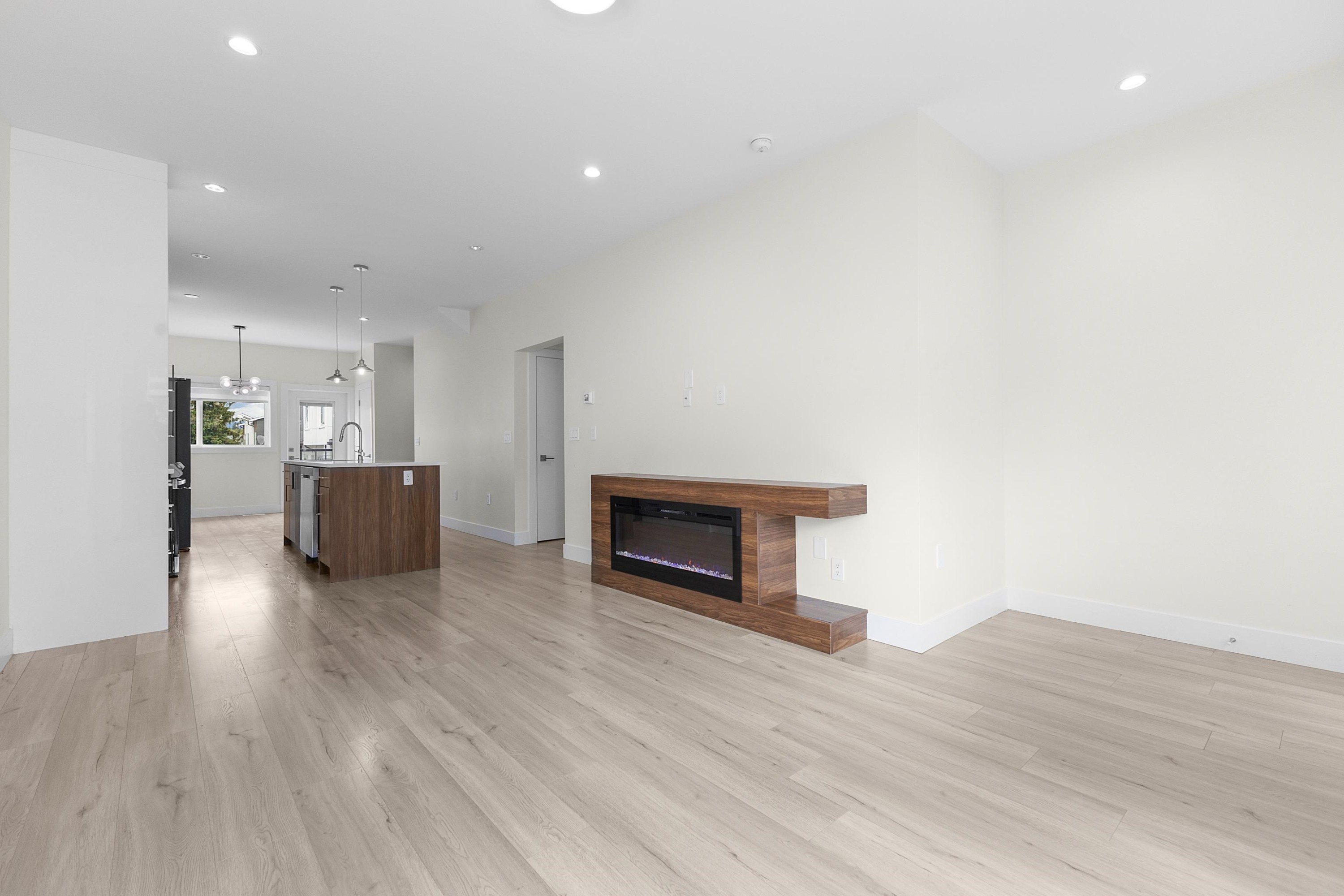 









9652


162a

Street, 48,
Surrey,




BC
V4N 2E4

