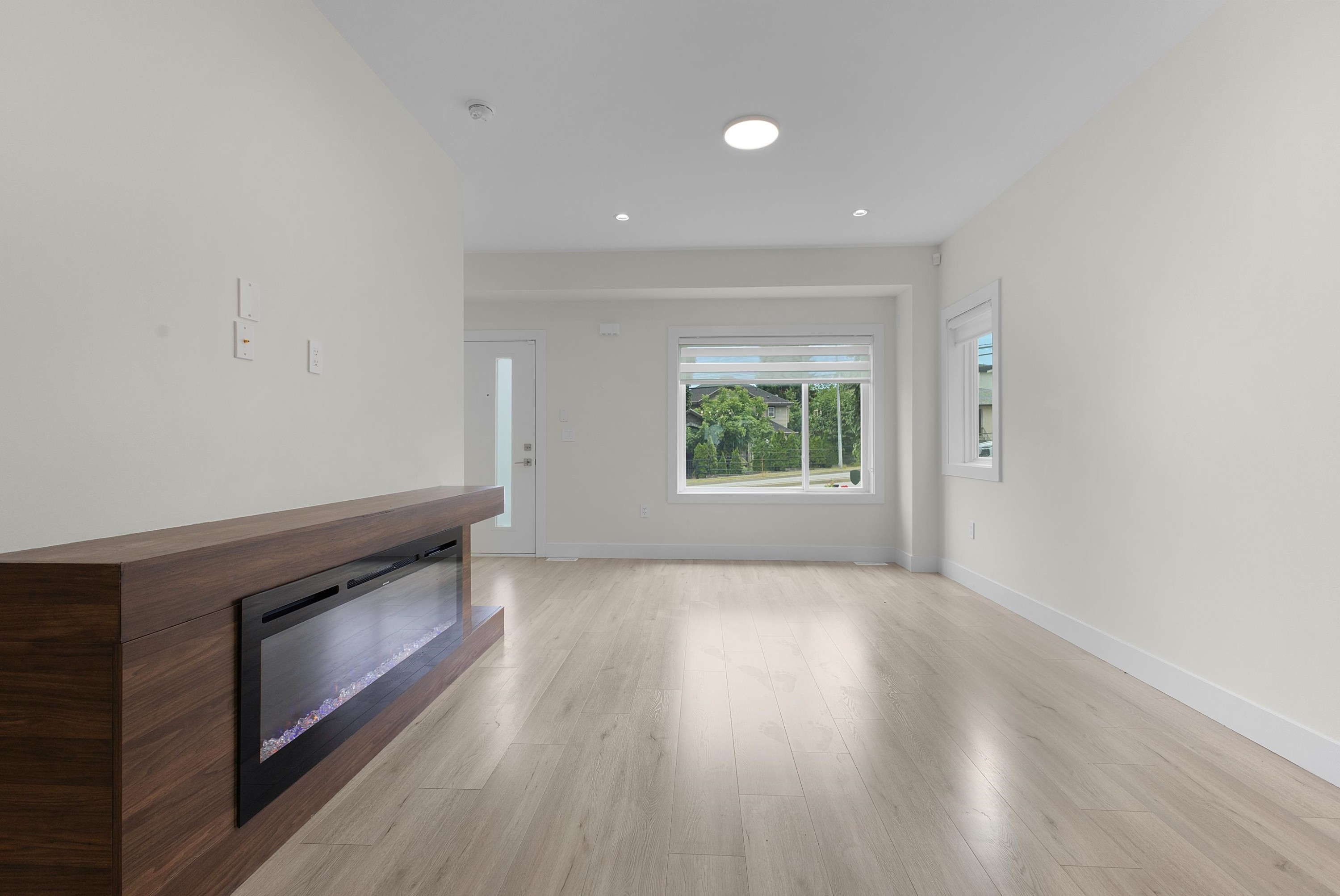 









9652


162a

Street, 48,
Surrey,




BC
V4N 2E4

