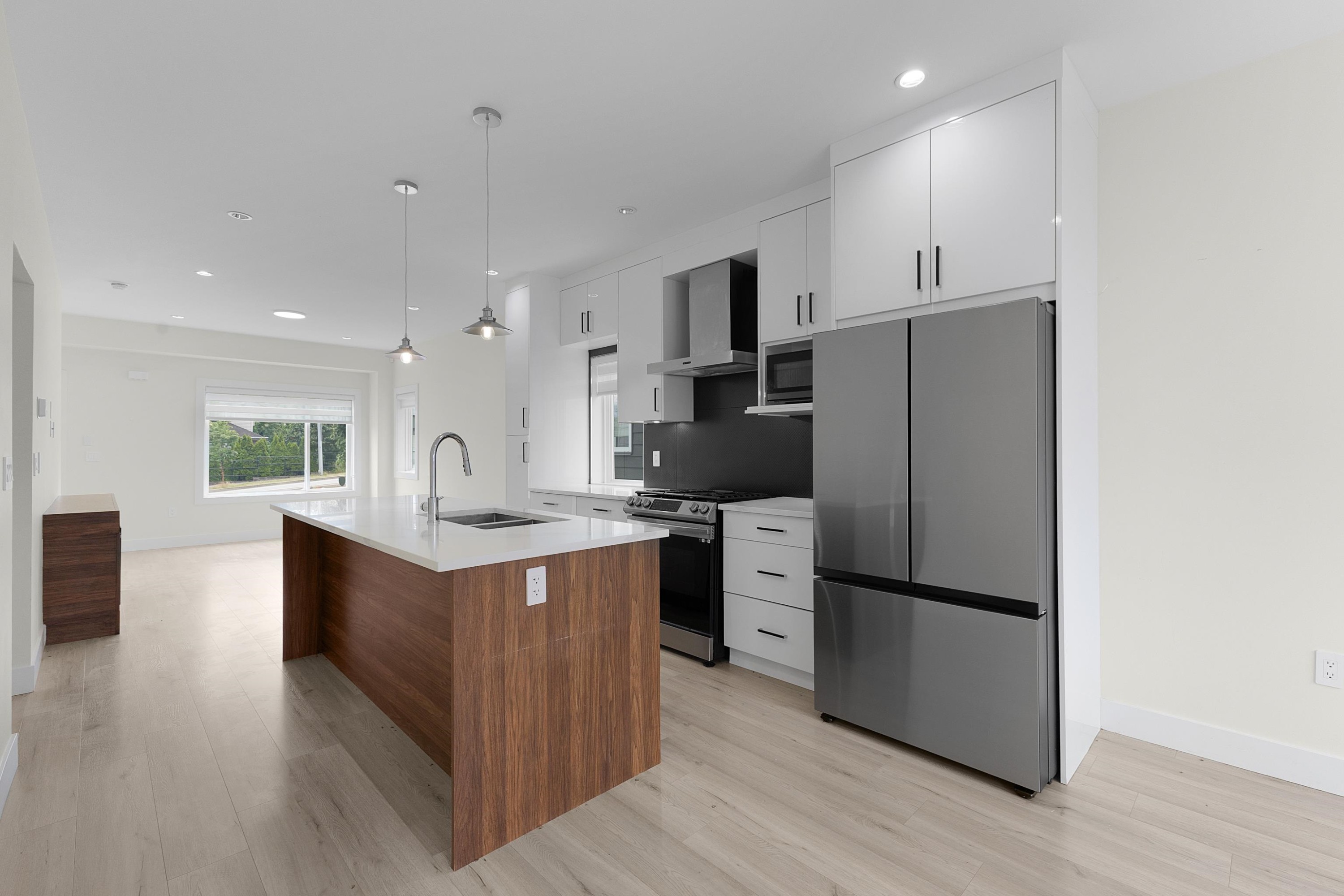 









9652


162a

Street, 48,
Surrey,




BC
V4N 2E4

