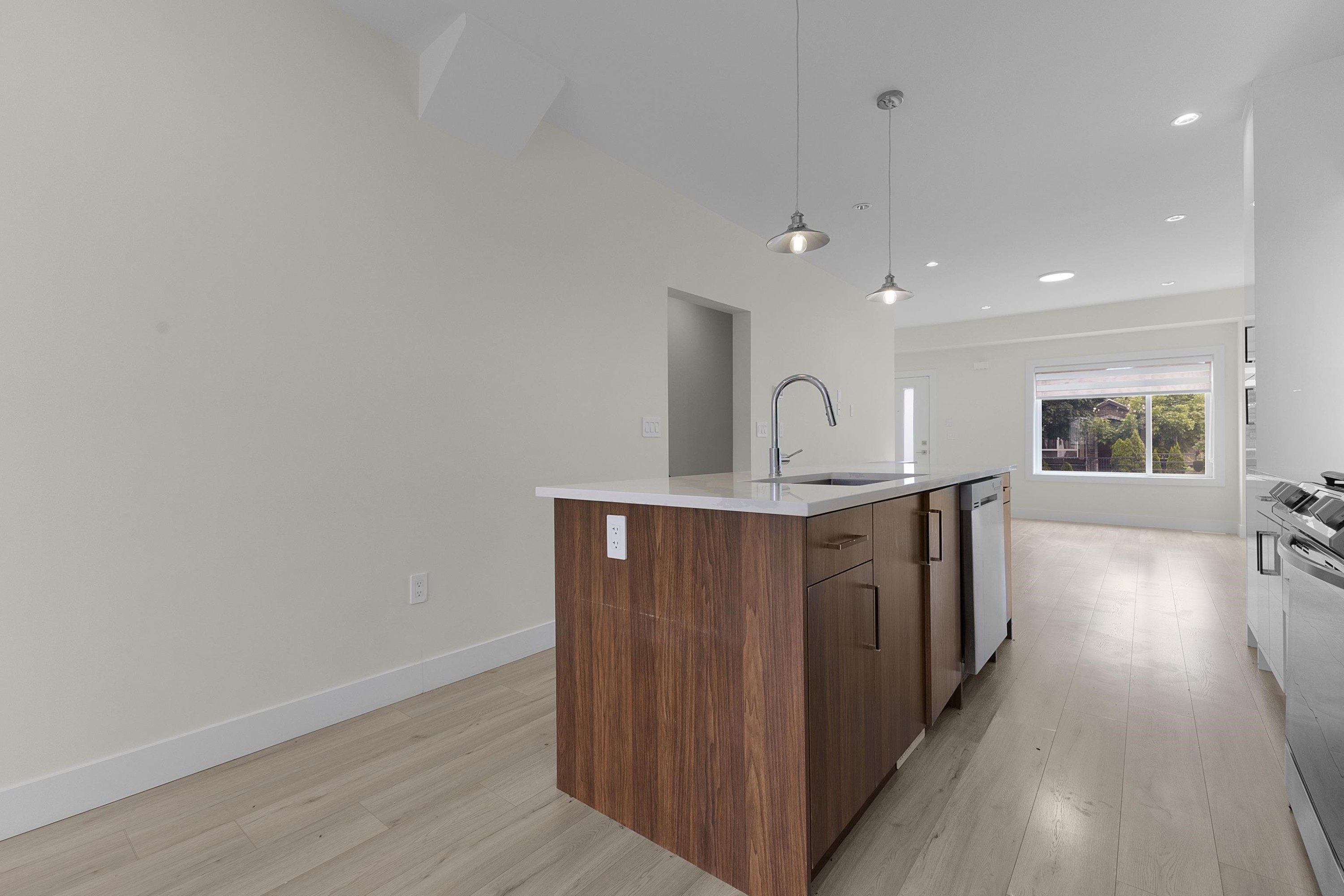 









9652


162a

Street, 48,
Surrey,




BC
V4N 2E4

