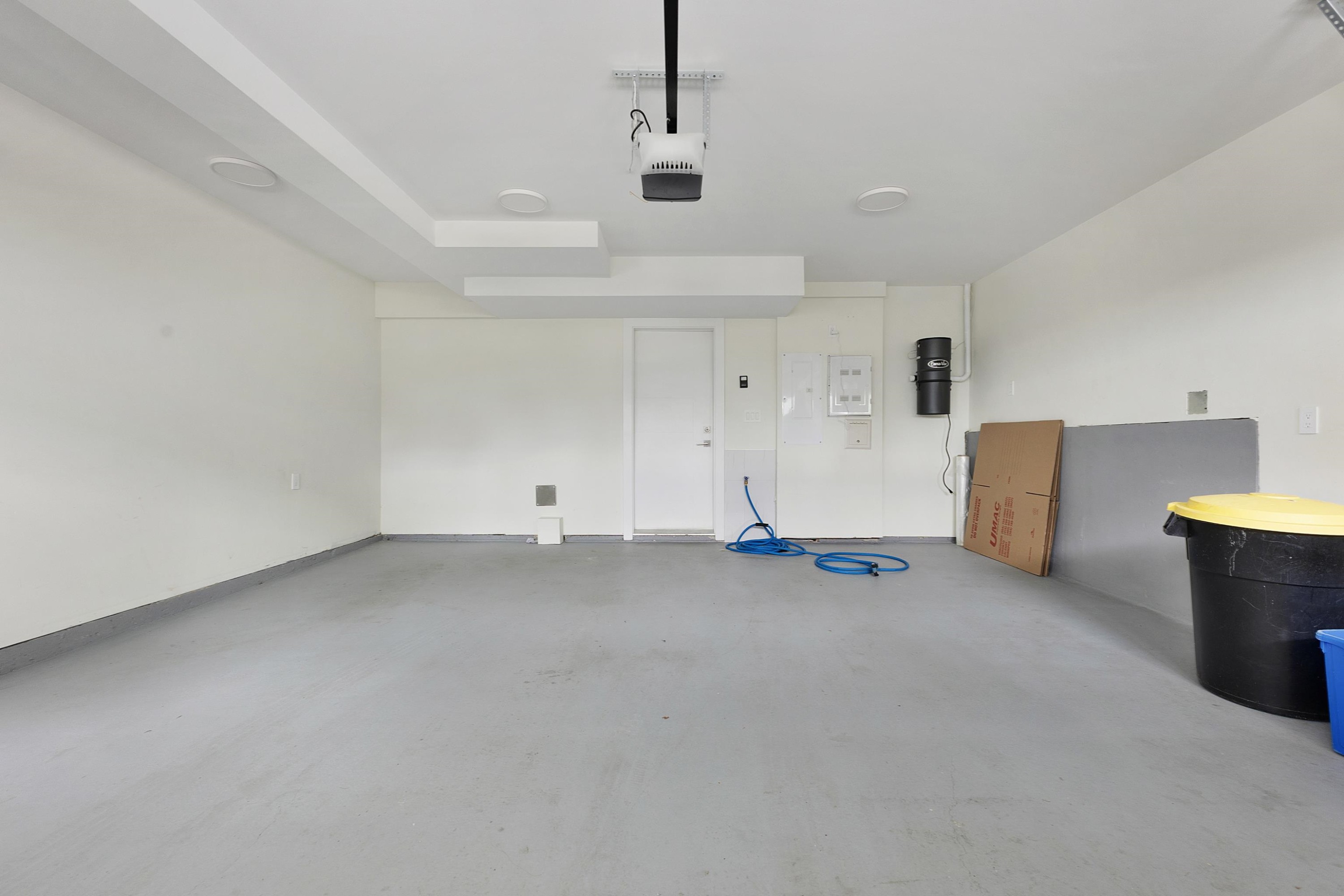 









9652


162a

Street, 48,
Surrey,




BC
V4N 2E4

