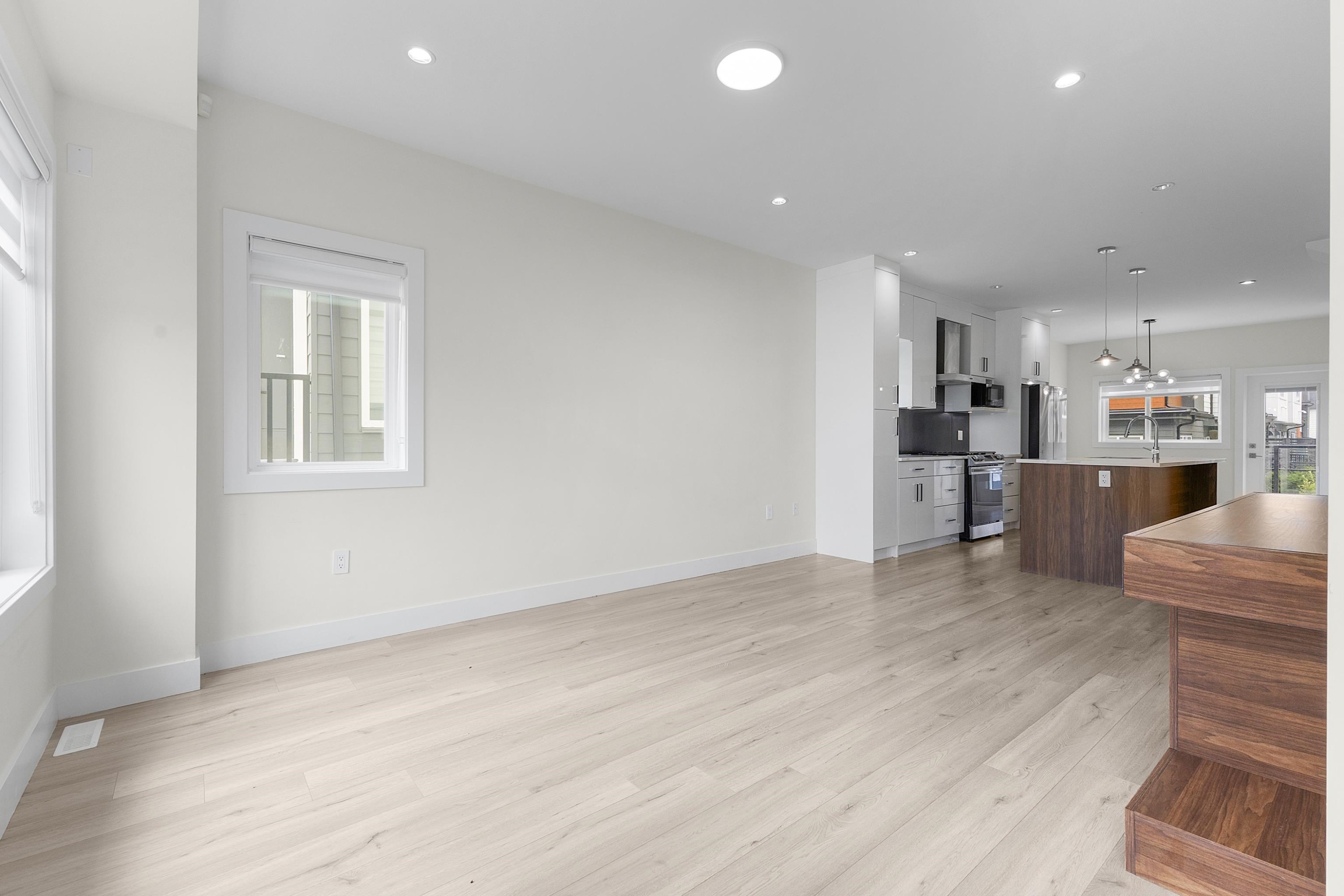 









9652


162a

Street, 48,
Surrey,




BC
V4N 2E4

