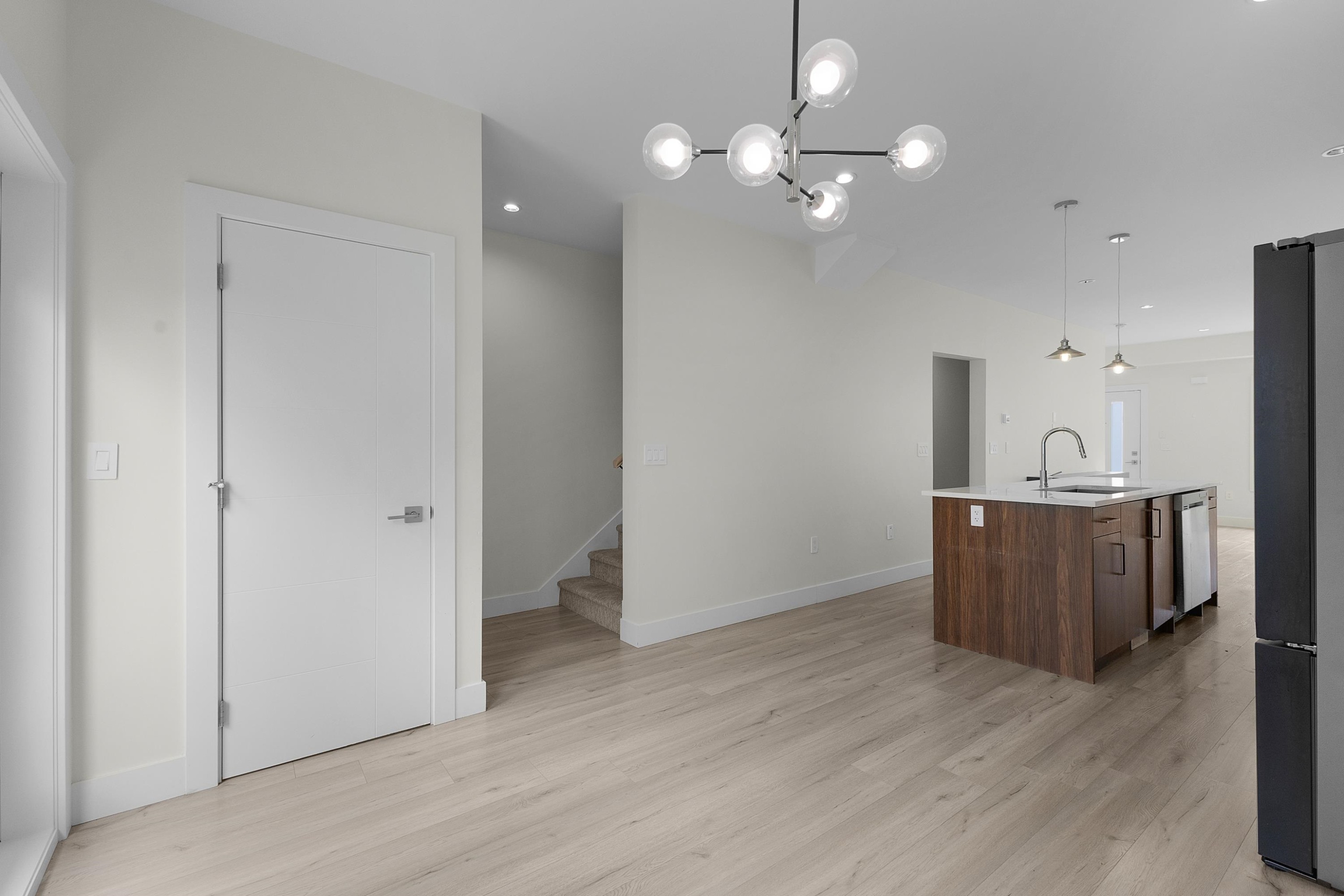 









9652


162a

Street, 48,
Surrey,




BC
V4N 2E4

