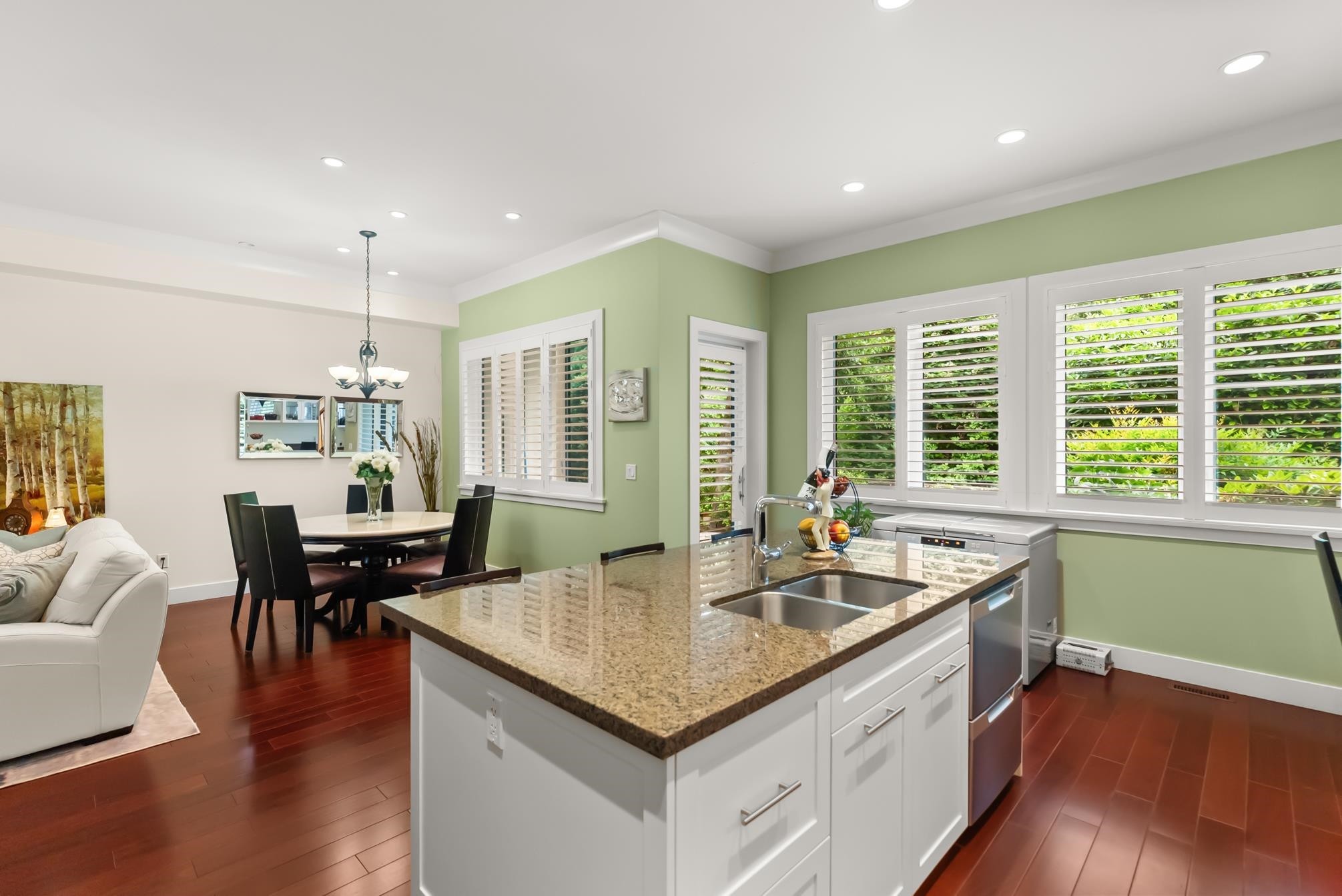 









3122


160

Street, 18,
Surrey,




BC
V3Z 8K5

