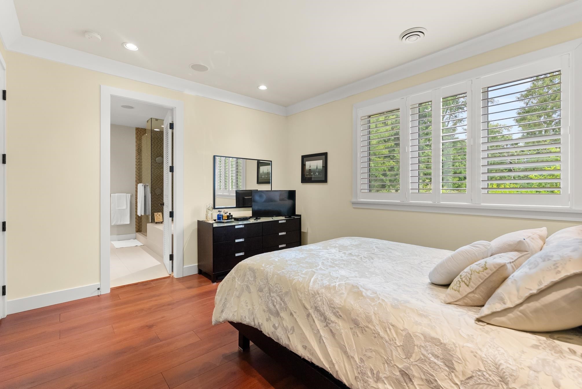 









3122


160

Street, 18,
Surrey,




BC
V3Z 8K5

