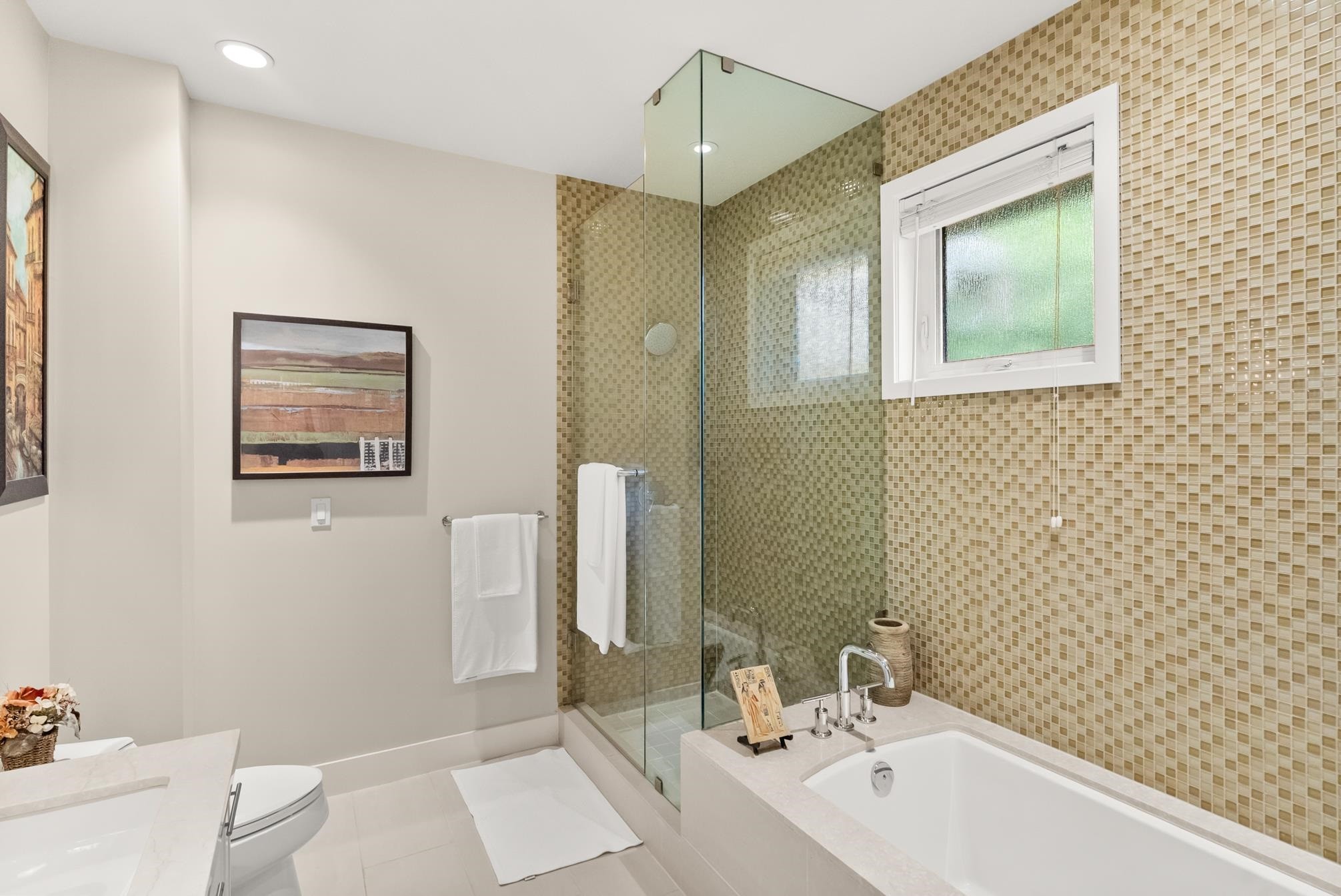









3122


160

Street, 18,
Surrey,




BC
V3Z 8K5

