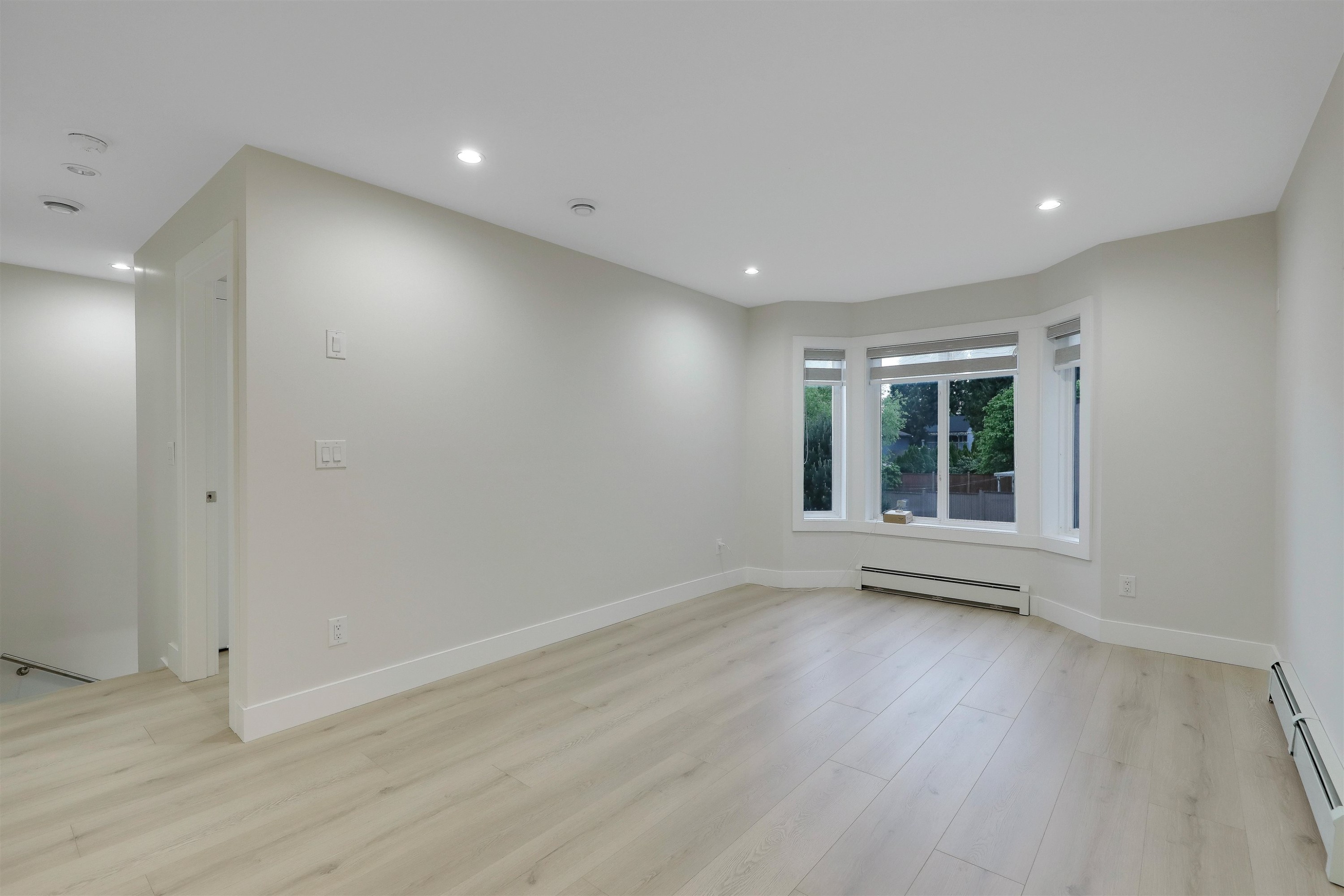 









12509


77b

Avenue,
Surrey,




BC
V3W 8L9

