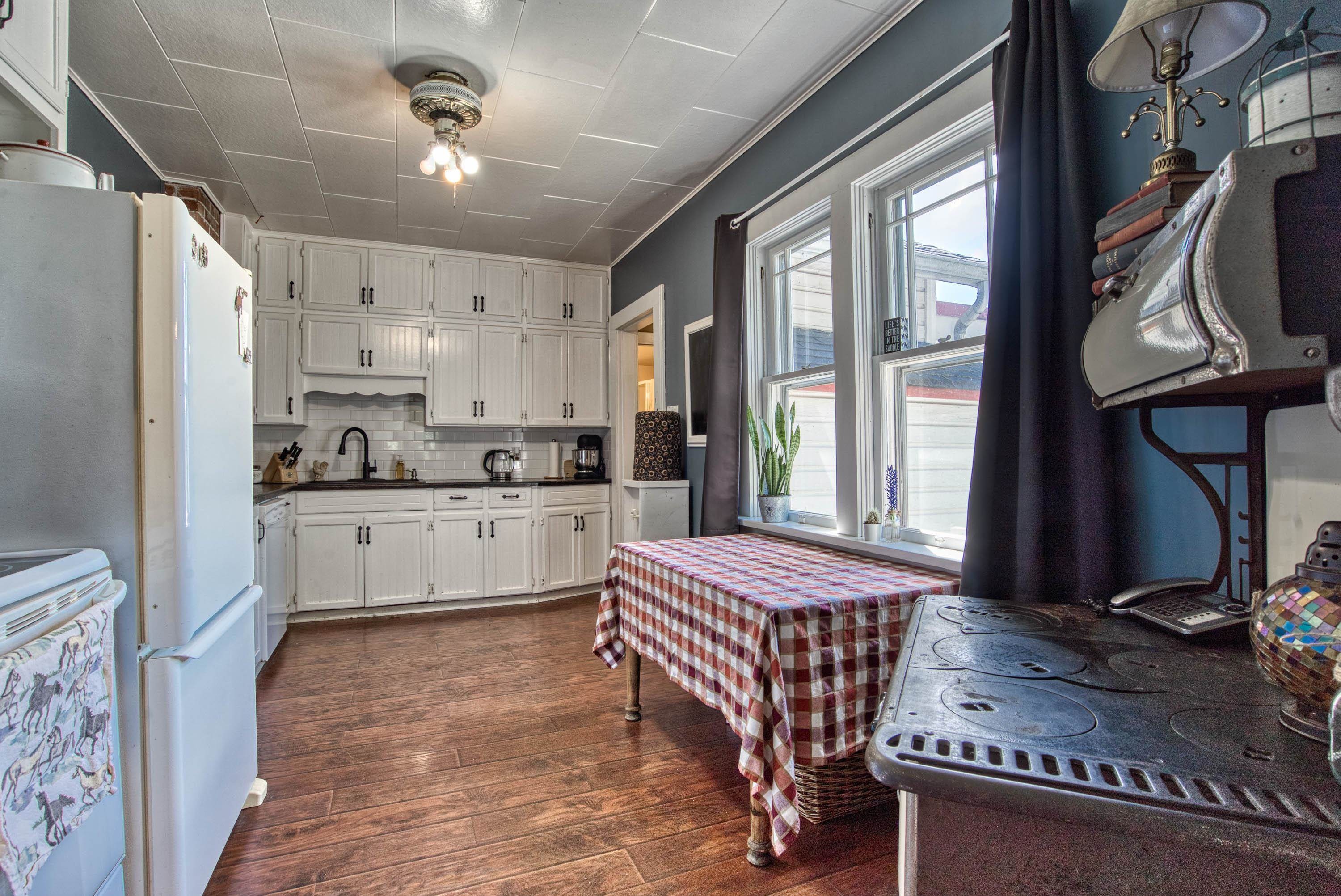 









19636


8

Avenue,
Langley,




BC
V2Z 1W1

