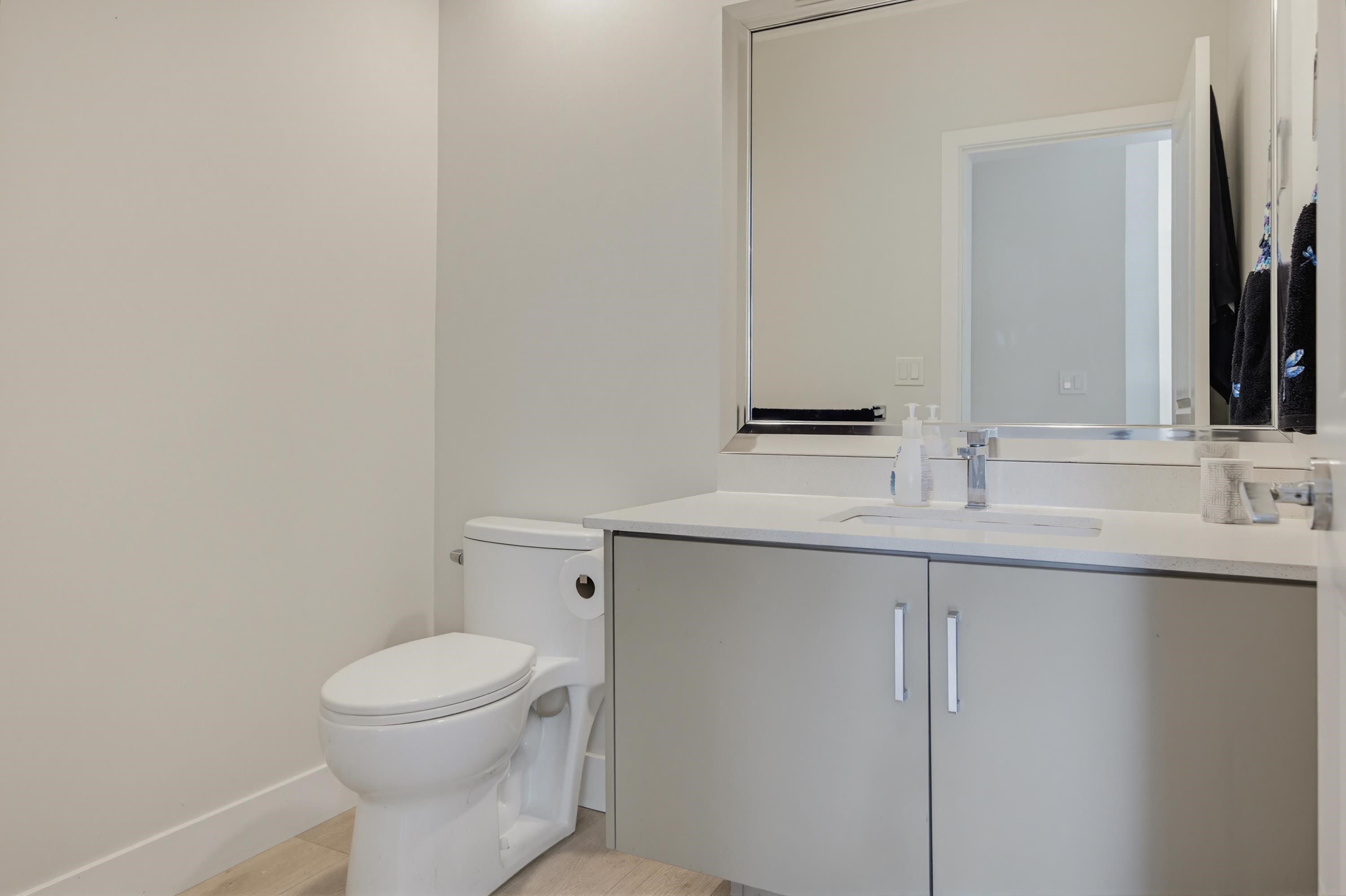 









15665


Mountain View

Drive, 75,
Surrey,




BC
V3Z 0W8

