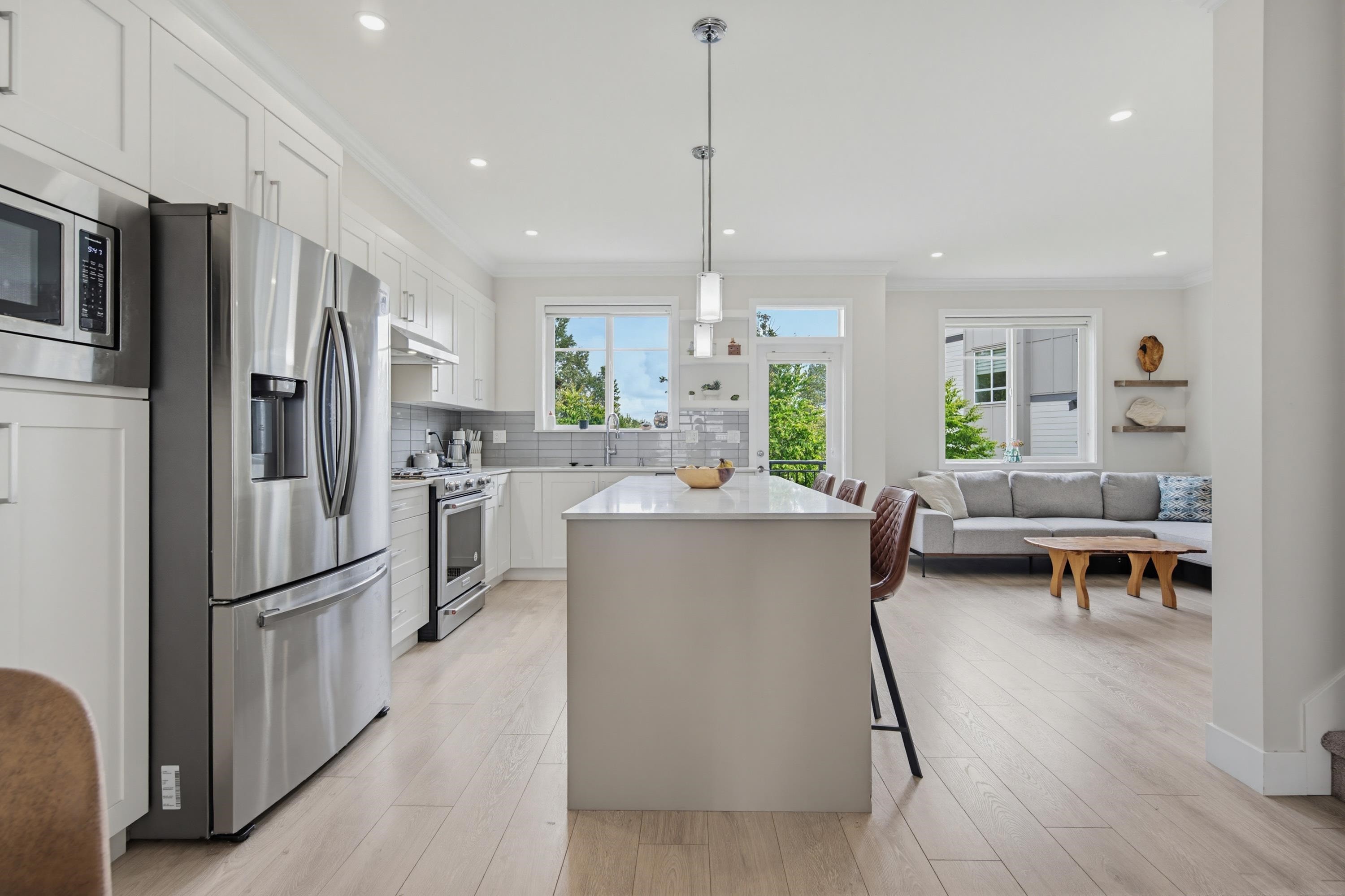 









15665


Mountain View

Drive, 75,
Surrey,




BC
V3Z 0W8

