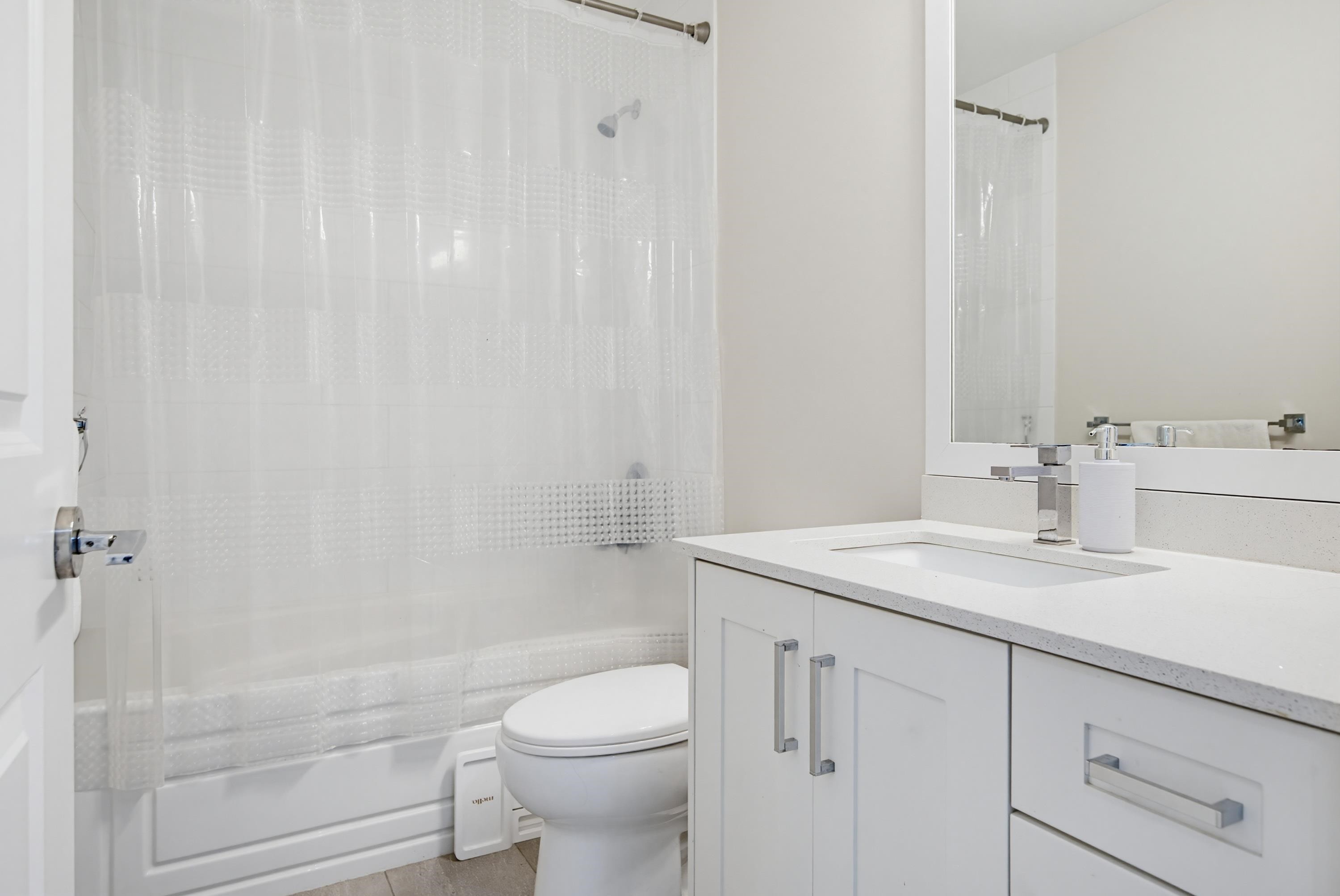 









15665


Mountain View

Drive, 75,
Surrey,




BC
V3Z 0W8

