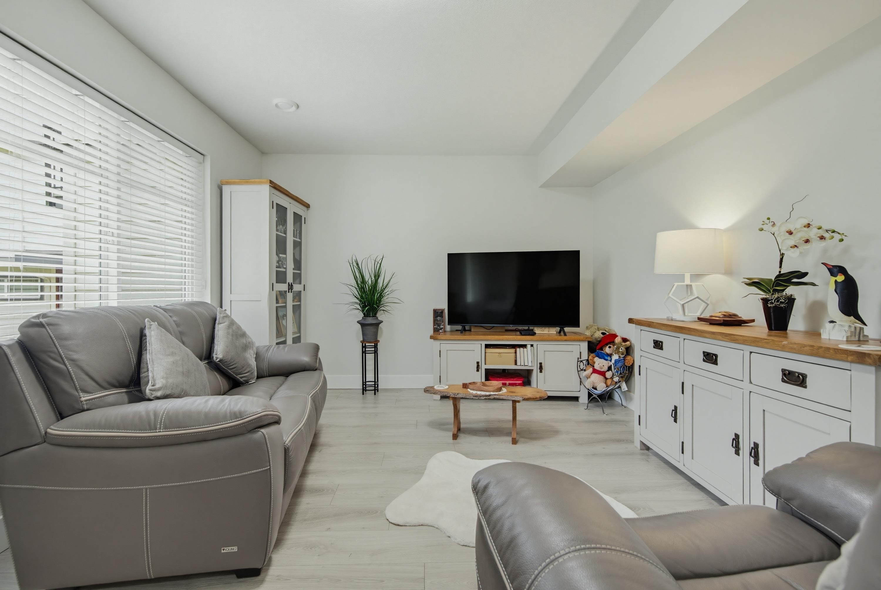









15665


Mountain View

Drive, 75,
Surrey,




BC
V3Z 0W8

