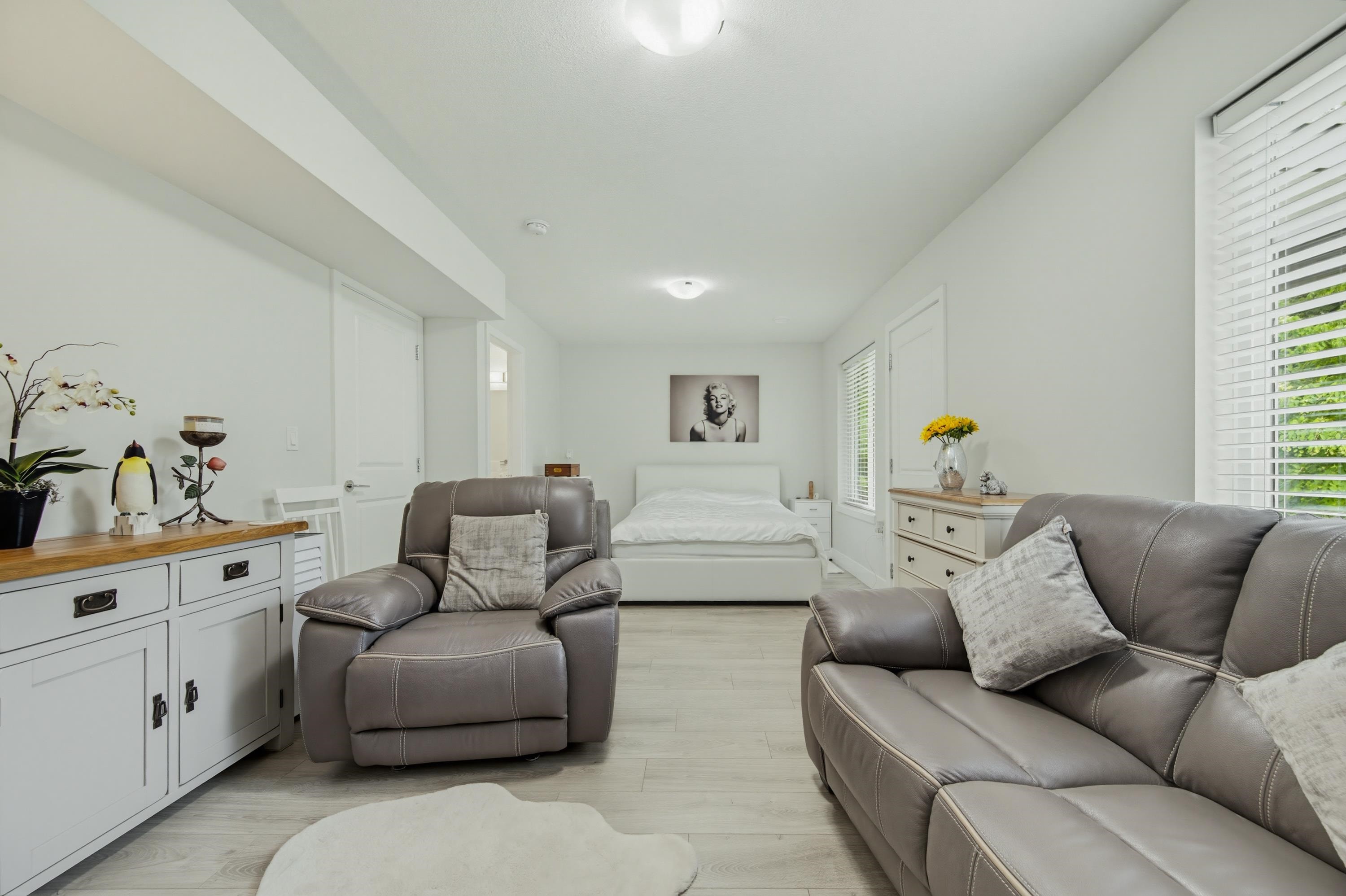 









15665


Mountain View

Drive, 75,
Surrey,




BC
V3Z 0W8

