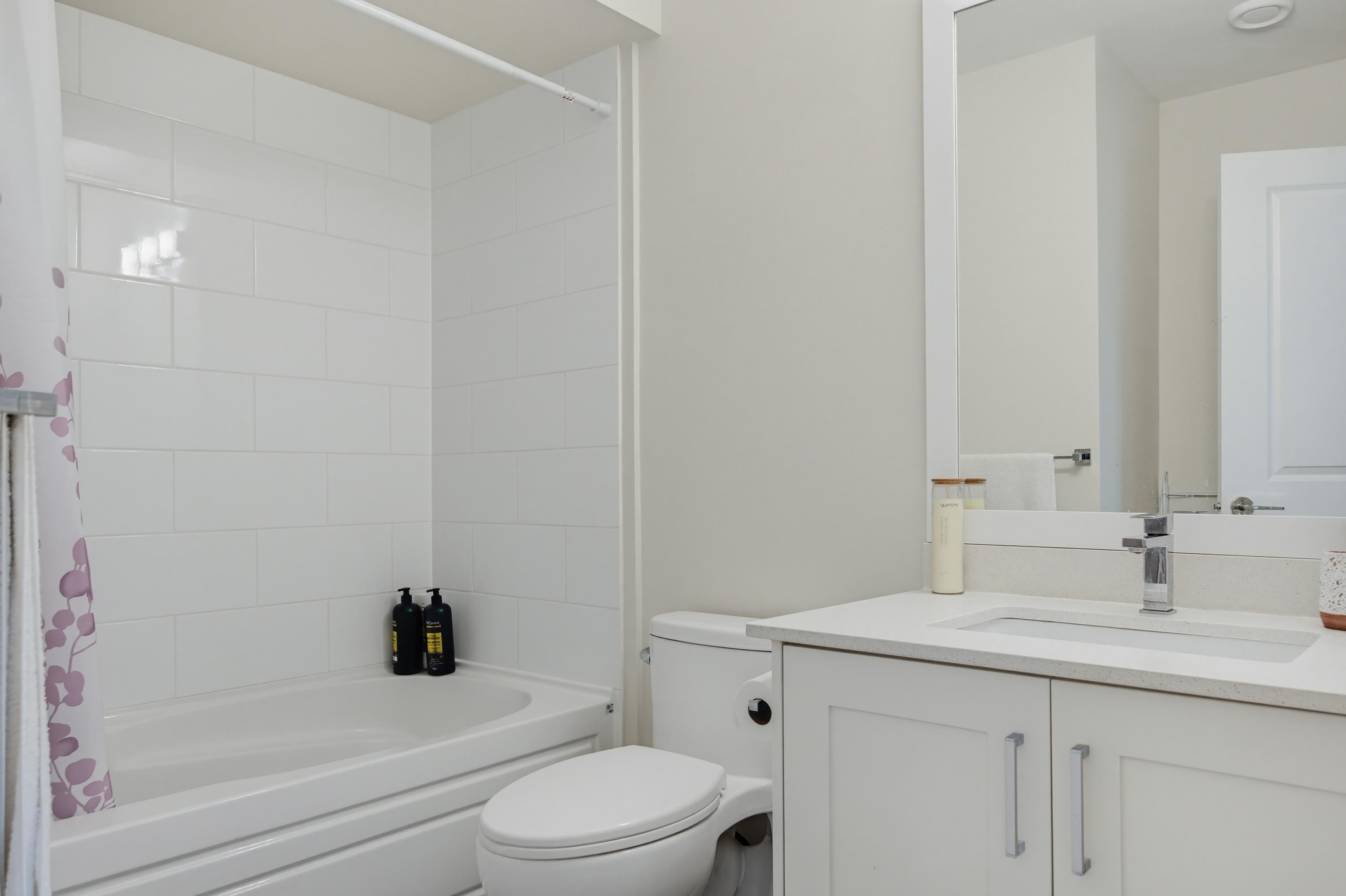 









15665


Mountain View

Drive, 75,
Surrey,




BC
V3Z 0W8

