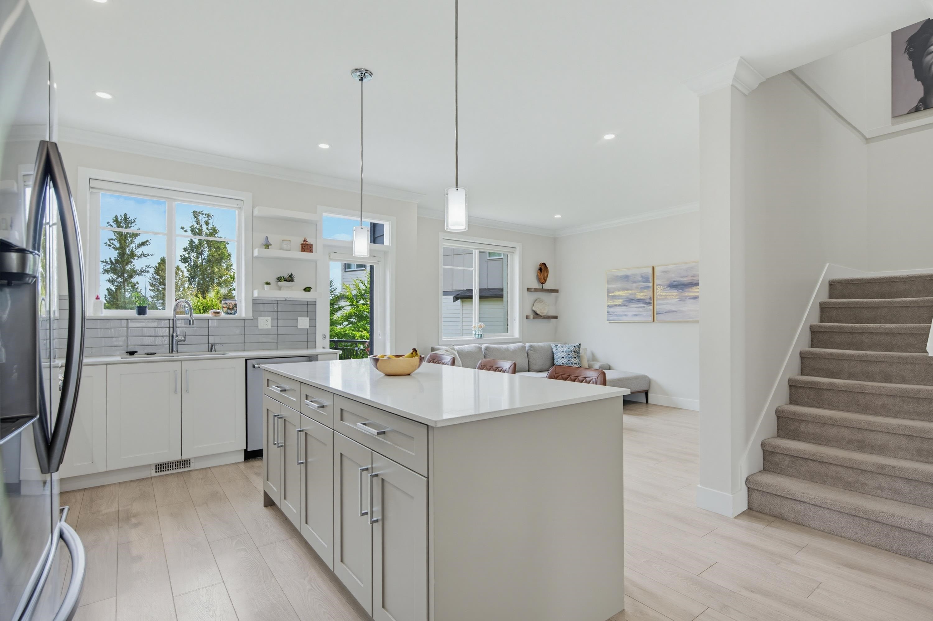 









15665


Mountain View

Drive, 75,
Surrey,




BC
V3Z 0W8

