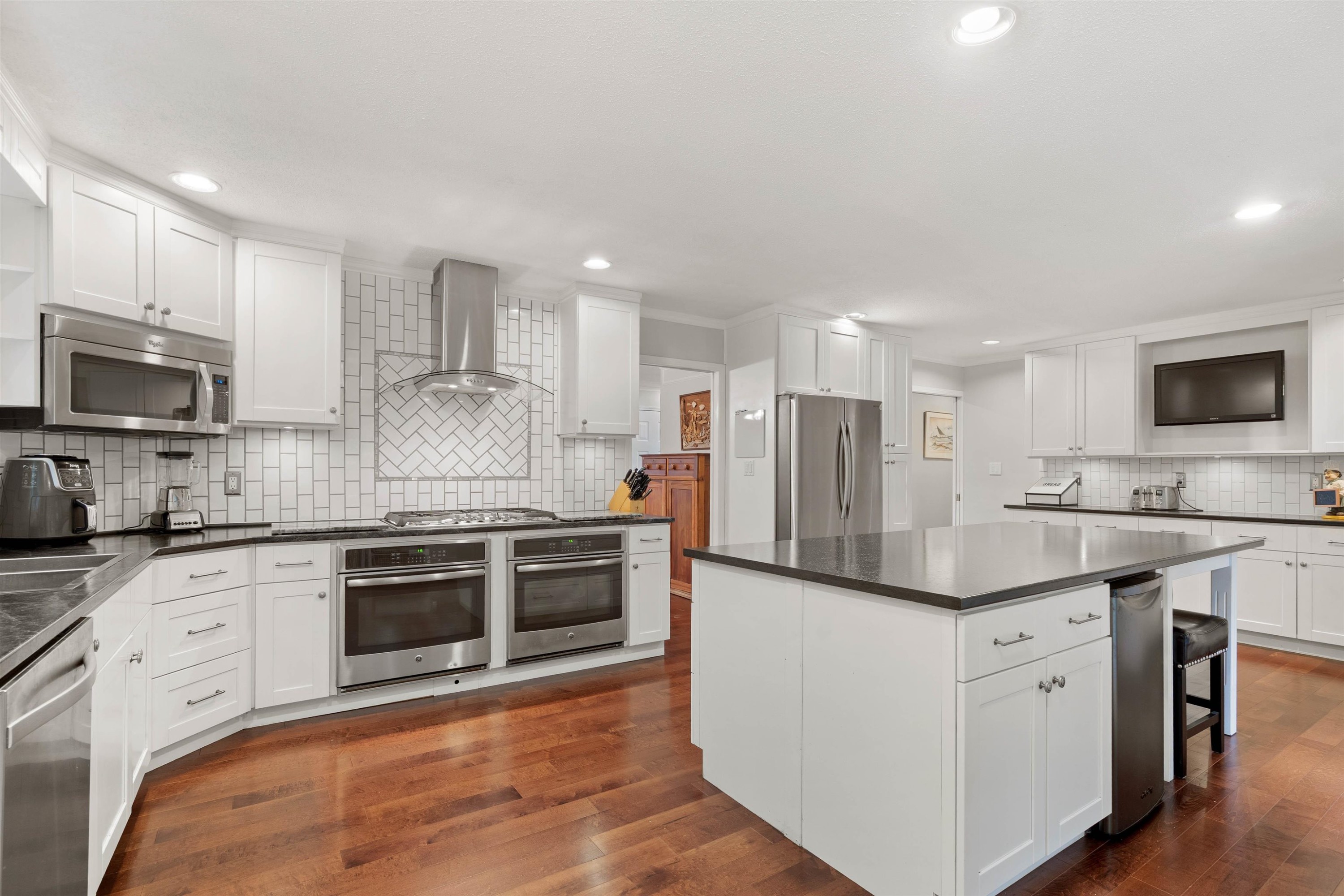 









5102


219a

Street,
Langley,




BC
V3A 8P8

