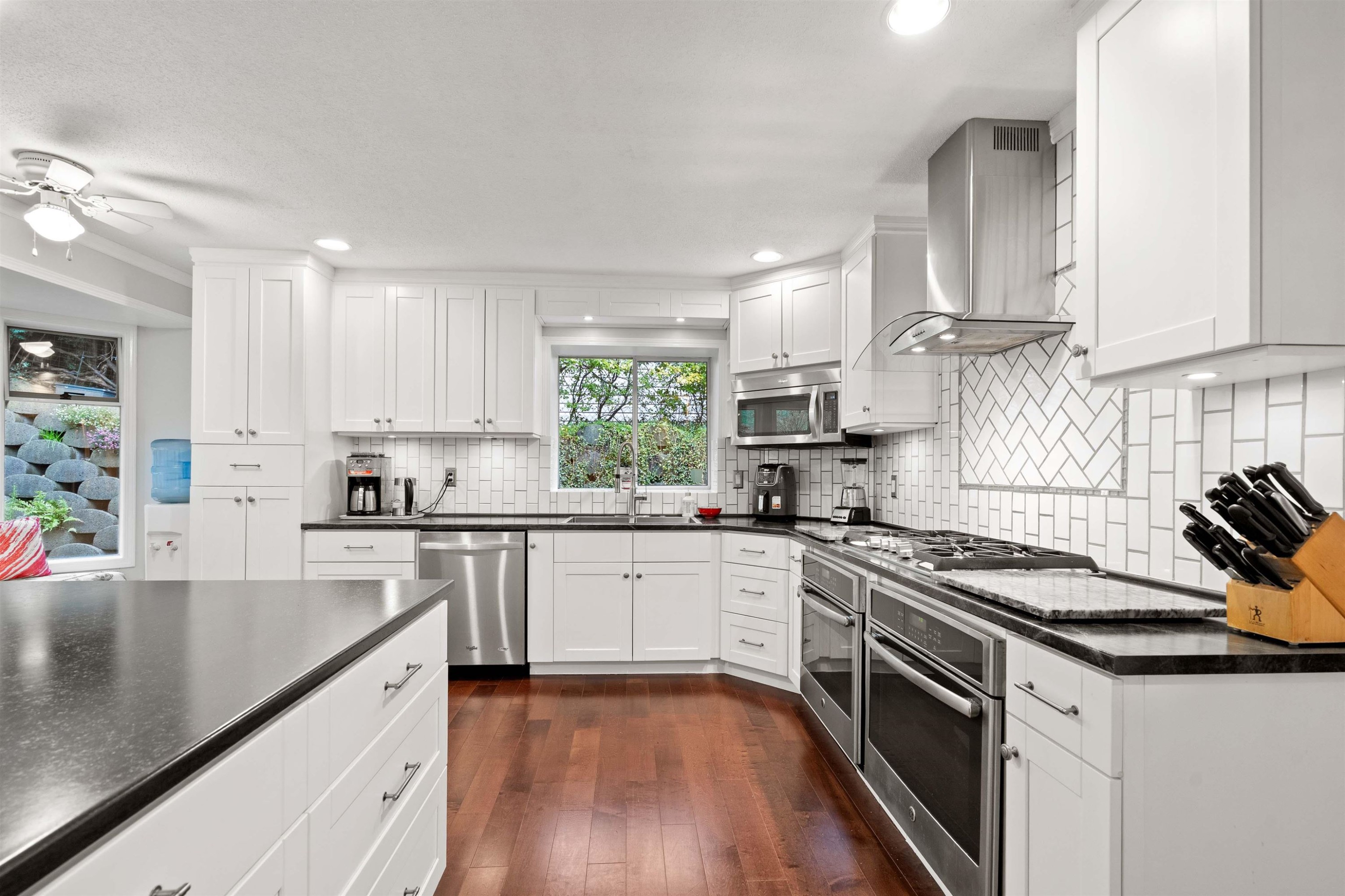 









5102


219a

Street,
Langley,




BC
V3A 8P8

