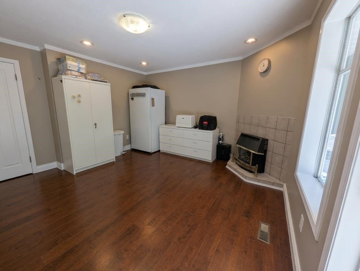 









5102


219a

Street,
Langley,




BC
V3A 8P8

