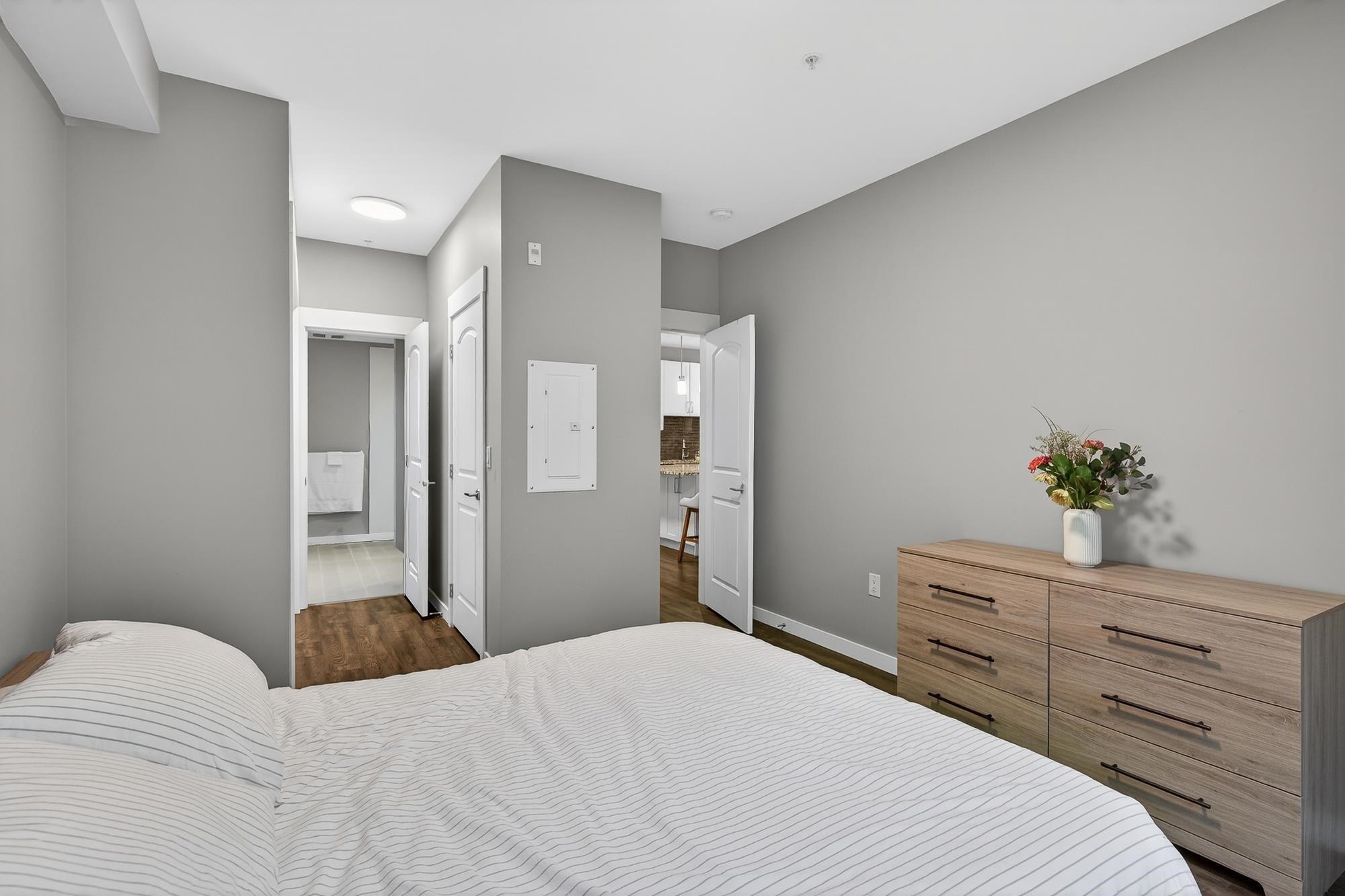 









6490


194

Street, B102,
Surrey,




BC
V4N 6J9

