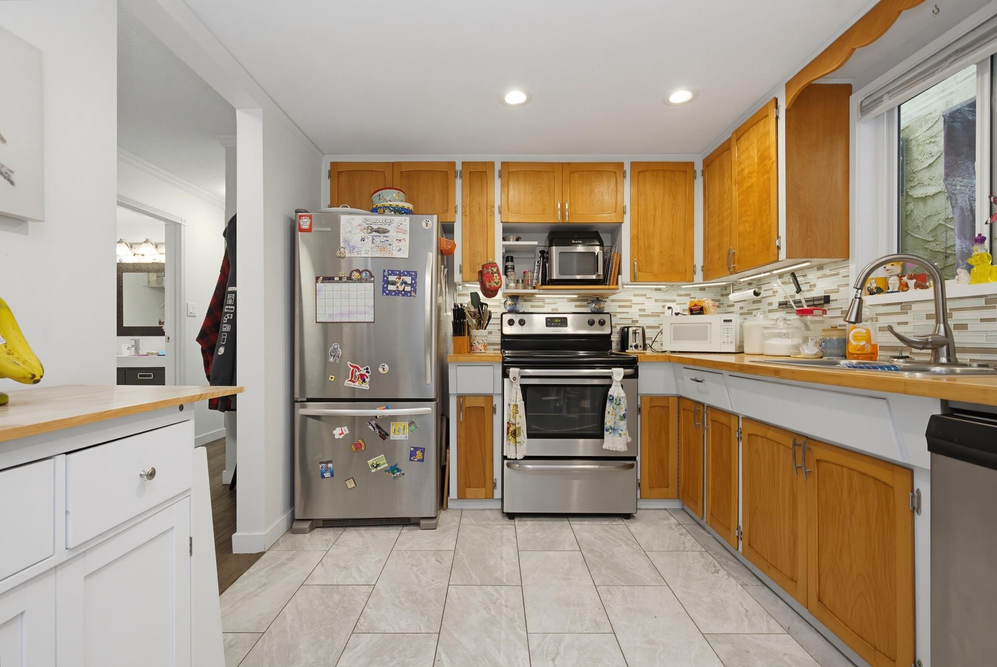 









404


Bruneau

Place,
Langley,




BC
V4W 3K9


